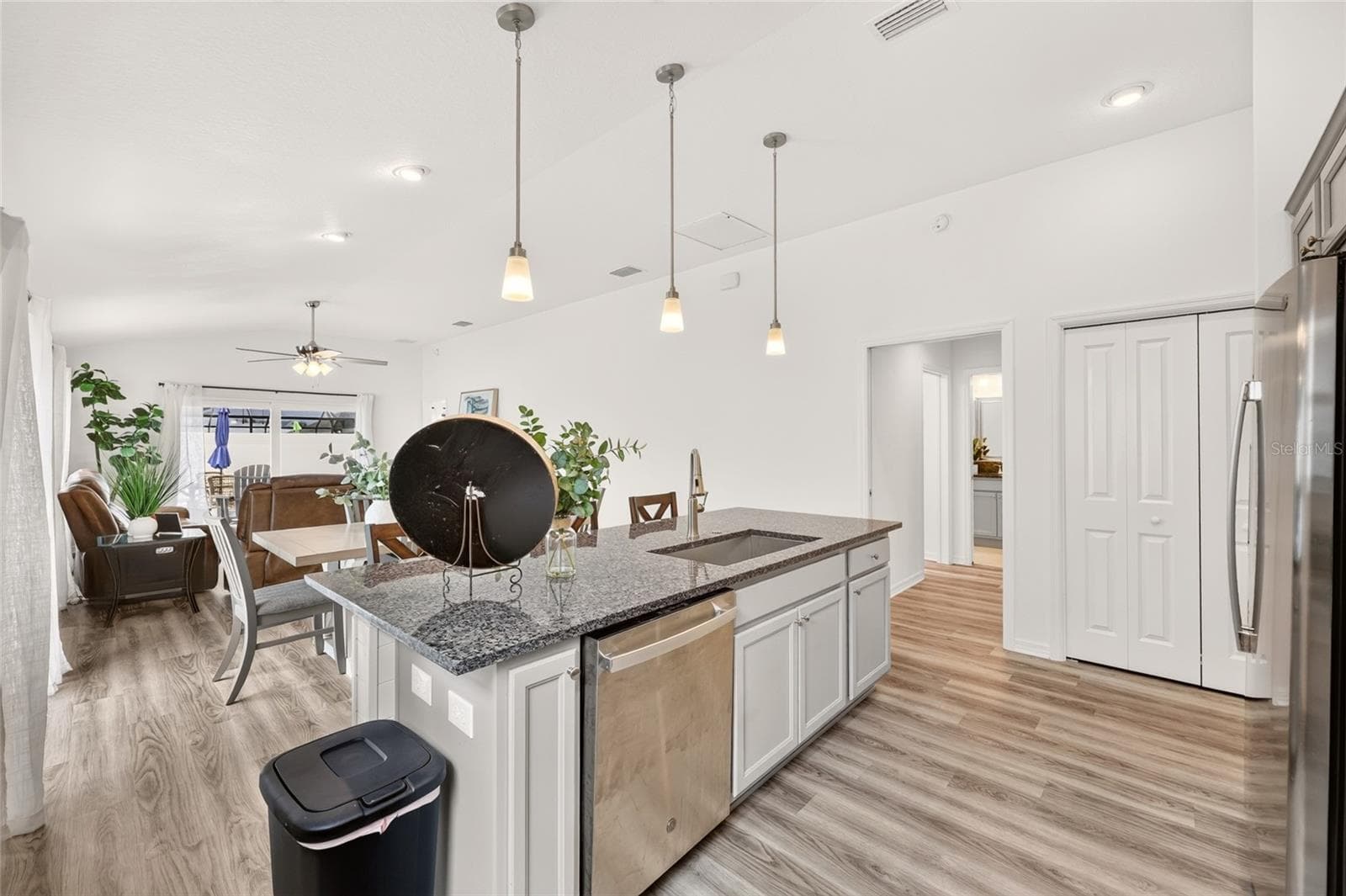 KitchenIsland - 6125 ROSEN CT, THE VILLAGES