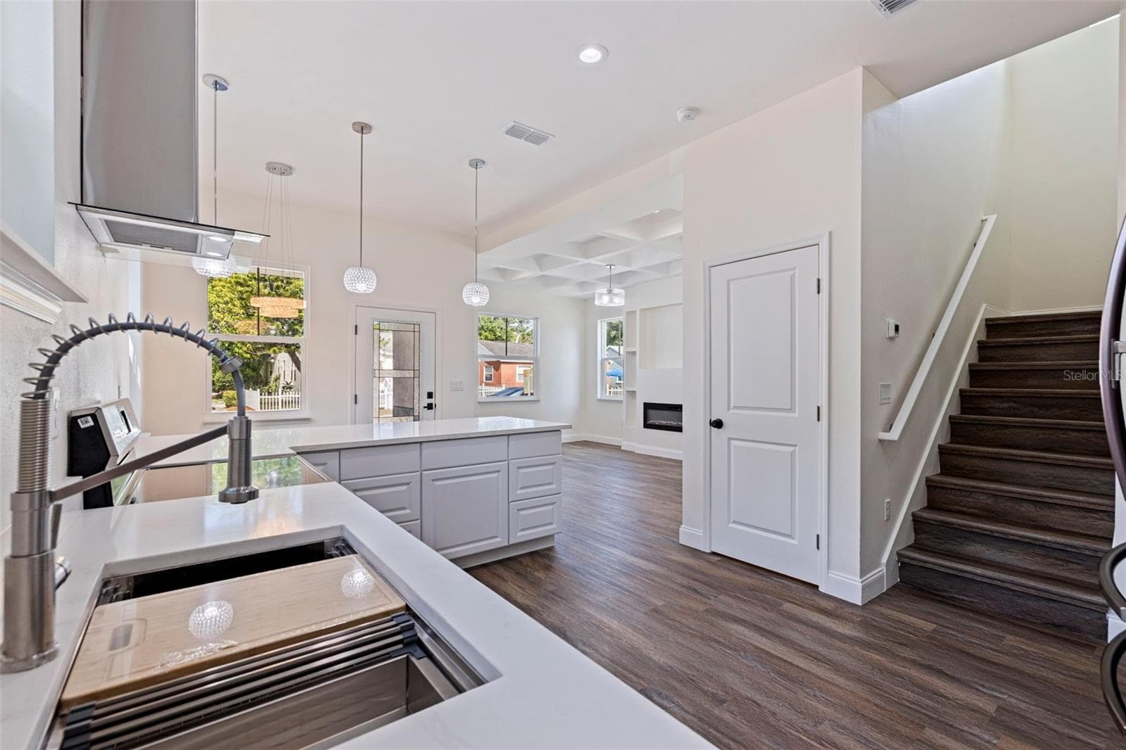 Single Family Residence at 802 18TH ST S, ST PETERSBURG, photo 9 of 52