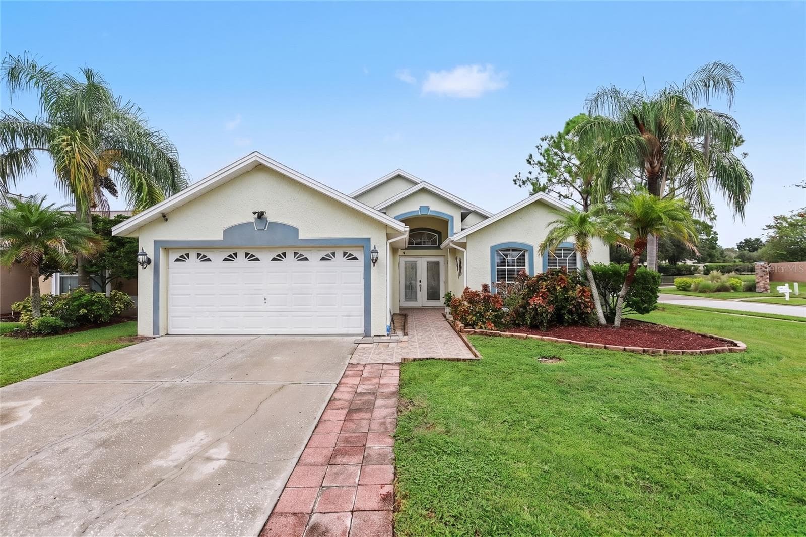 1102 VINETREE DR