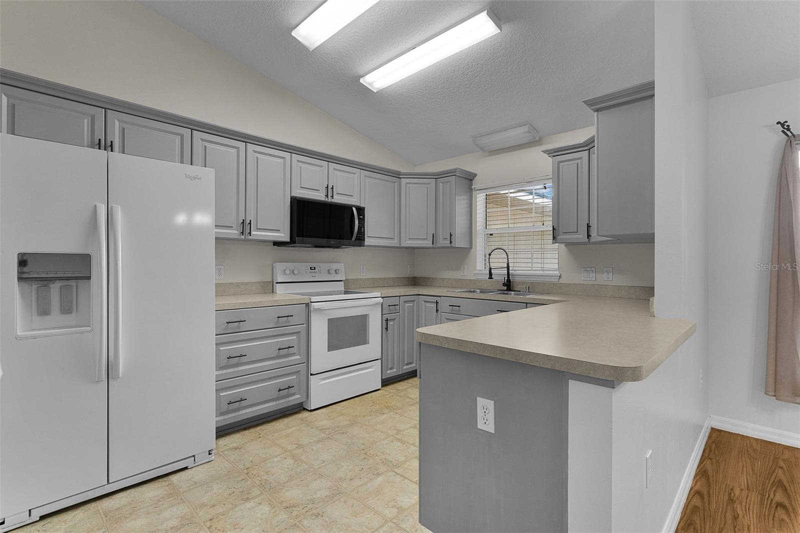 Single Family Residence at 36127 PINE TREE ST, FRUITLAND PARK, photo 14 of 51
