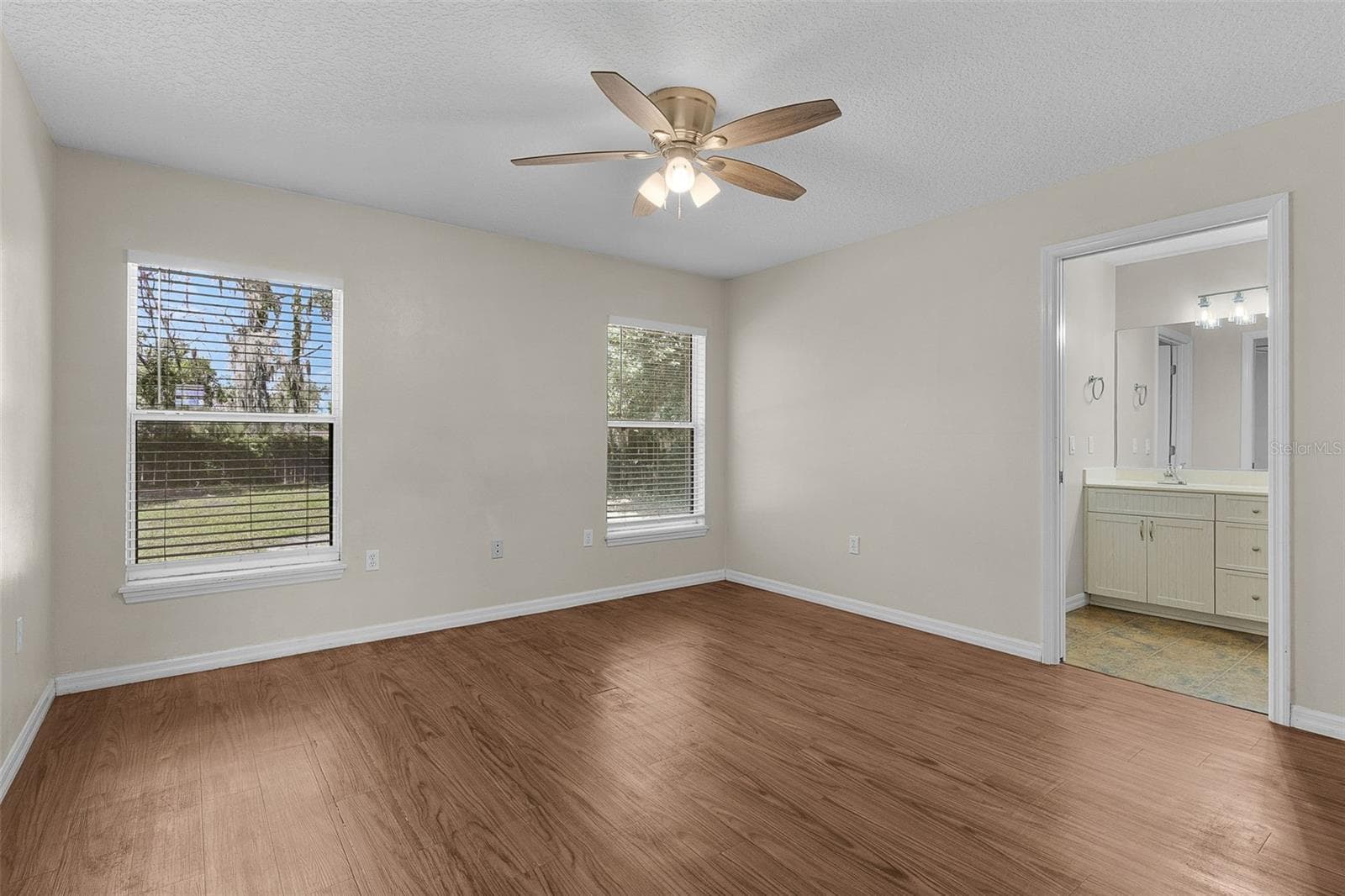 Single Family Residence at 36127 PINE TREE ST, FRUITLAND PARK, photo 19 of 51