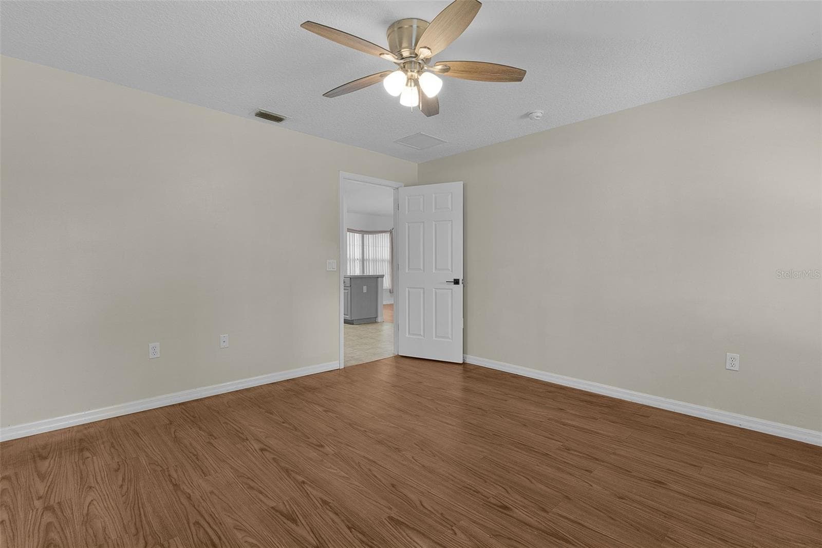 Single Family Residence at 36127 PINE TREE ST, FRUITLAND PARK, photo 20 of 51