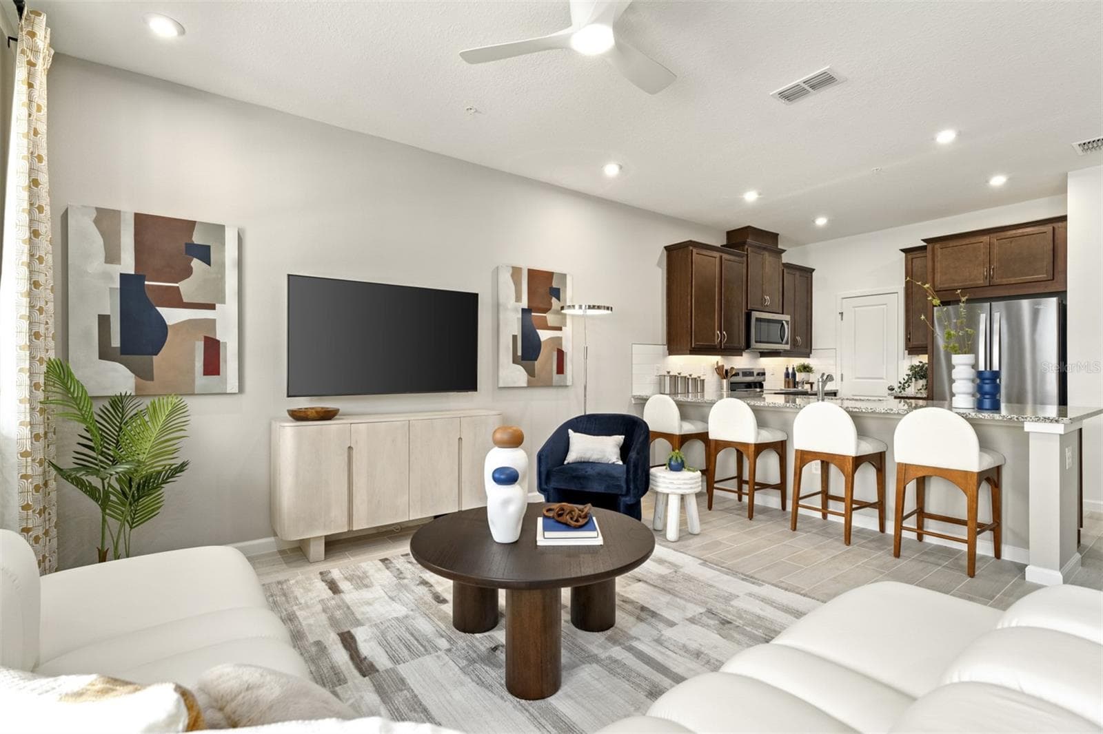 Meridian Parks Aurora Model Kitchen and Great Room - 10167 MILESTONE CIR, ORLANDO