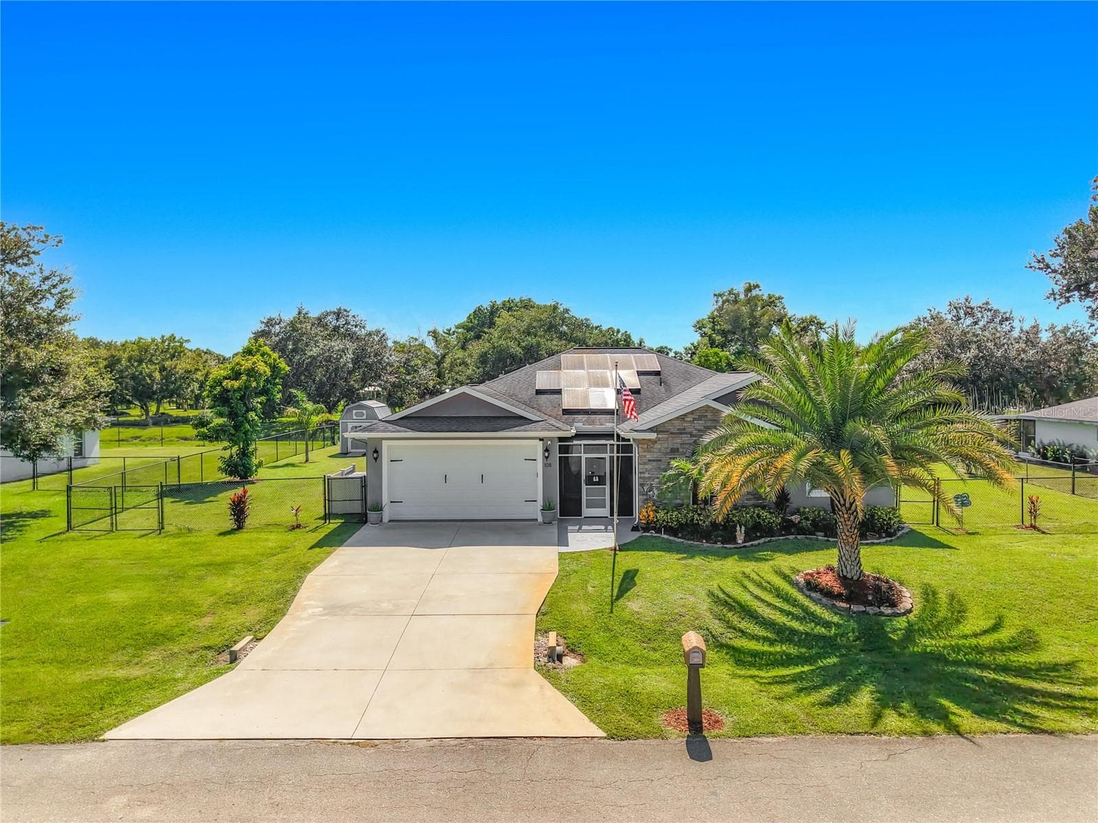 Single Family Residence at 108 OAK KNOLLS CIR, SEBRING, photo 2 of 74