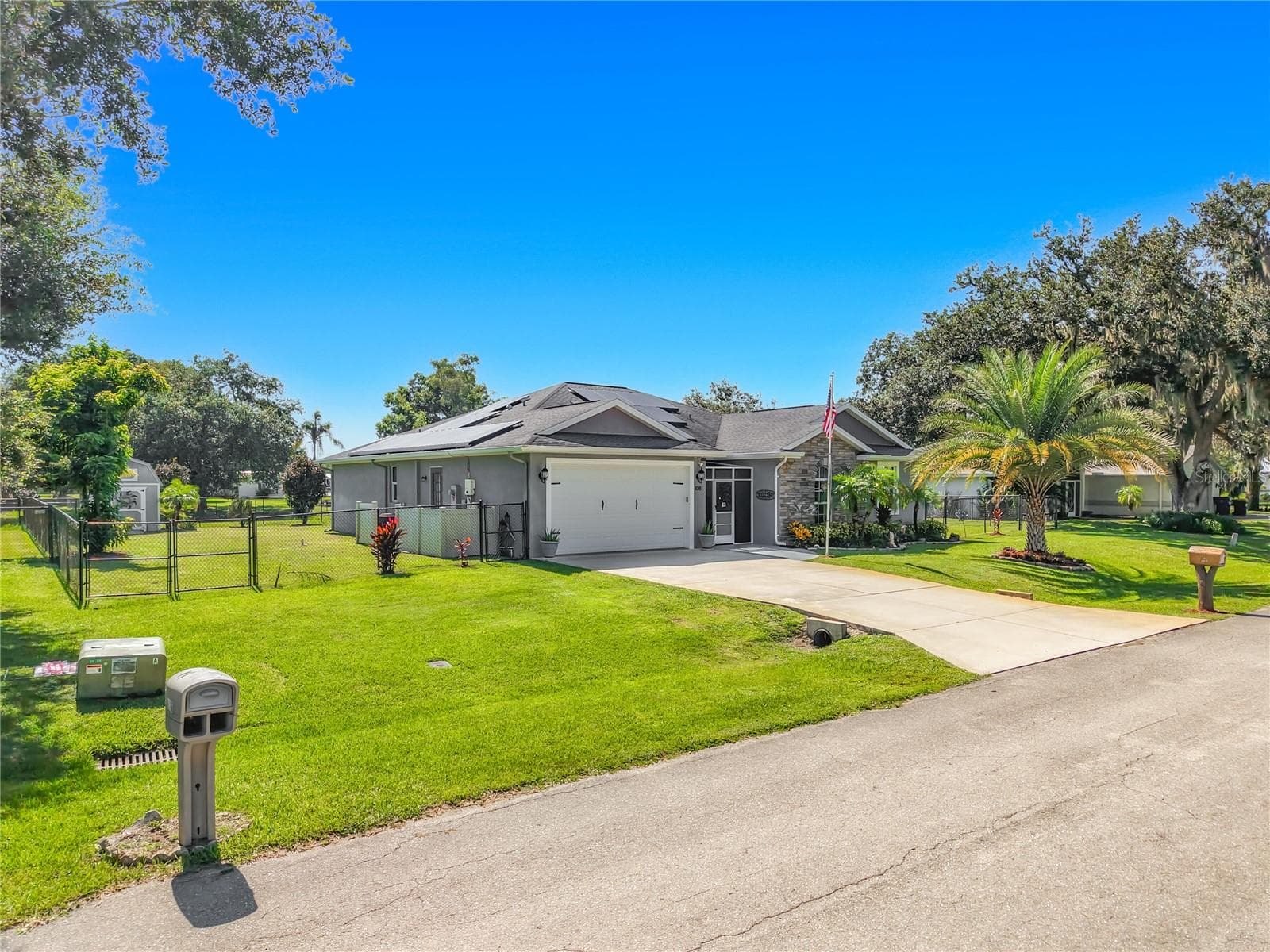 Single Family Residence at 108 OAK KNOLLS CIR, SEBRING, photo 3 of 74