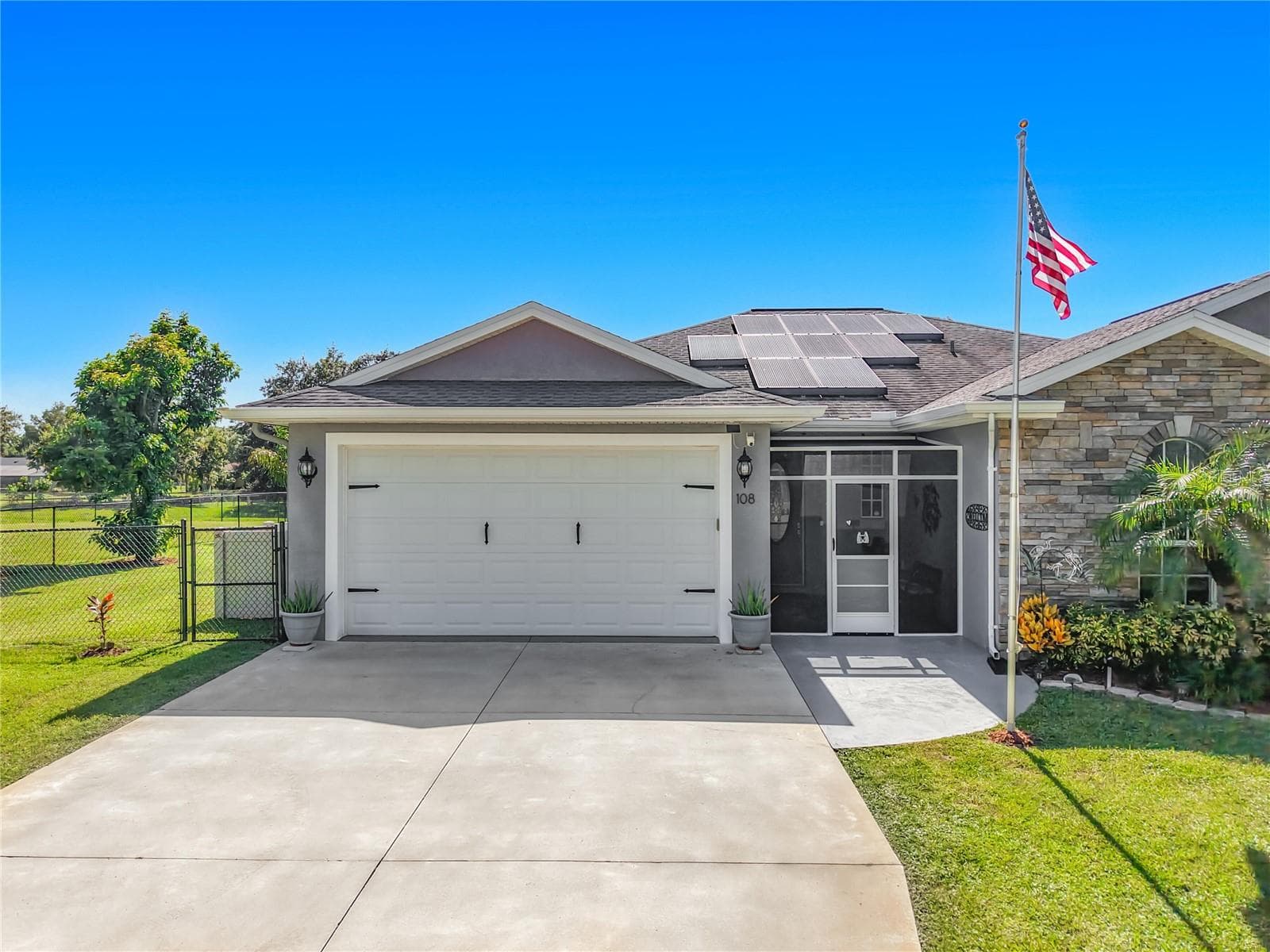 Single Family Residence at 108 OAK KNOLLS CIR, SEBRING, photo 4 of 74