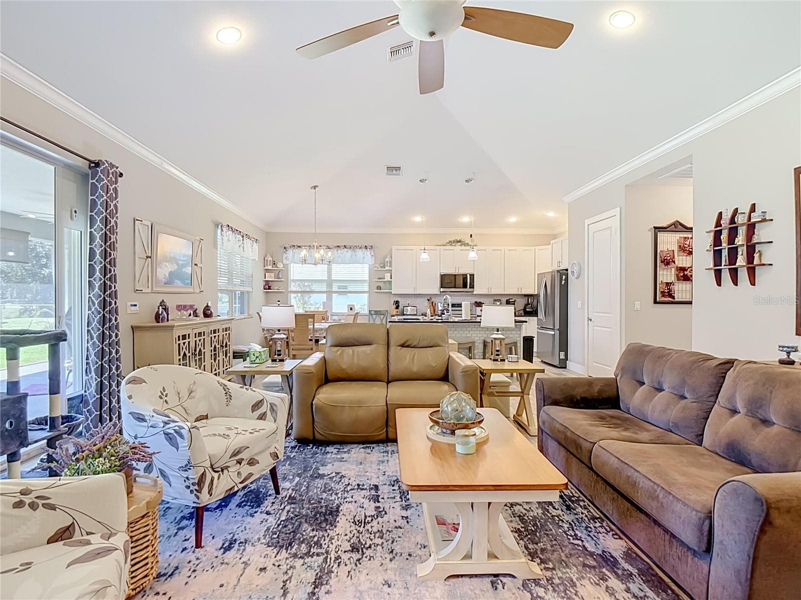 Single Family Residence at 108 OAK KNOLLS CIR, SEBRING, photo 6 of 74