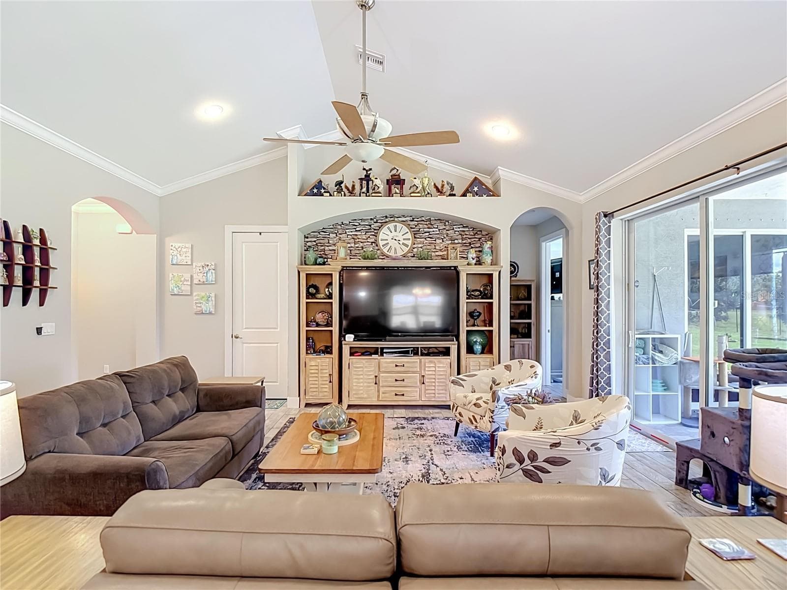 Single Family Residence at 108 OAK KNOLLS CIR, SEBRING, photo 9 of 74