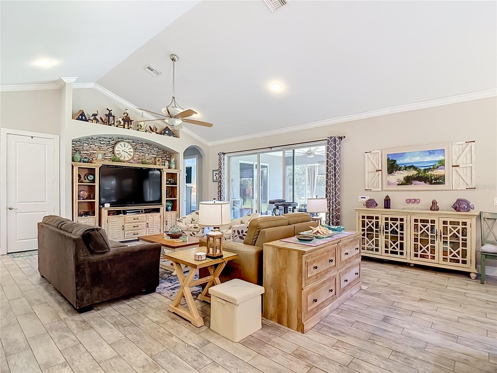 Single Family Residence at 108 OAK KNOLLS CIR, SEBRING, photo 13 of 74