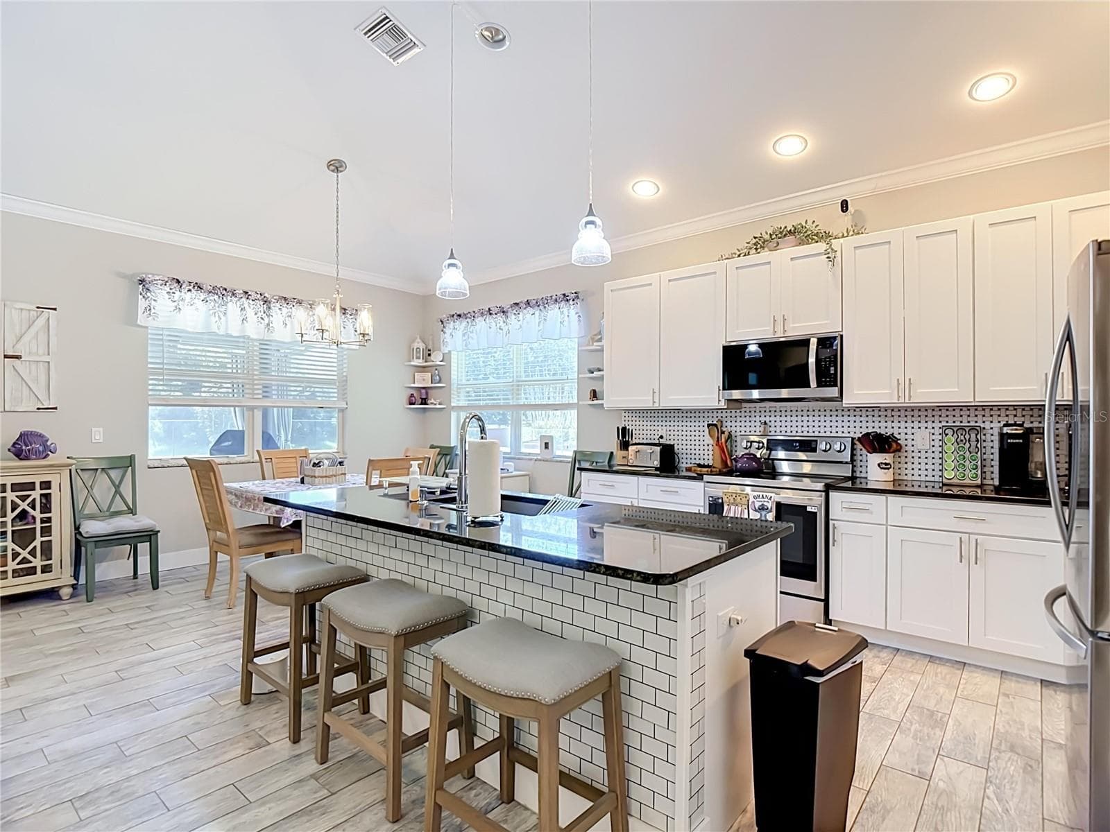 Single Family Residence at 108 OAK KNOLLS CIR, SEBRING, photo 15 of 74