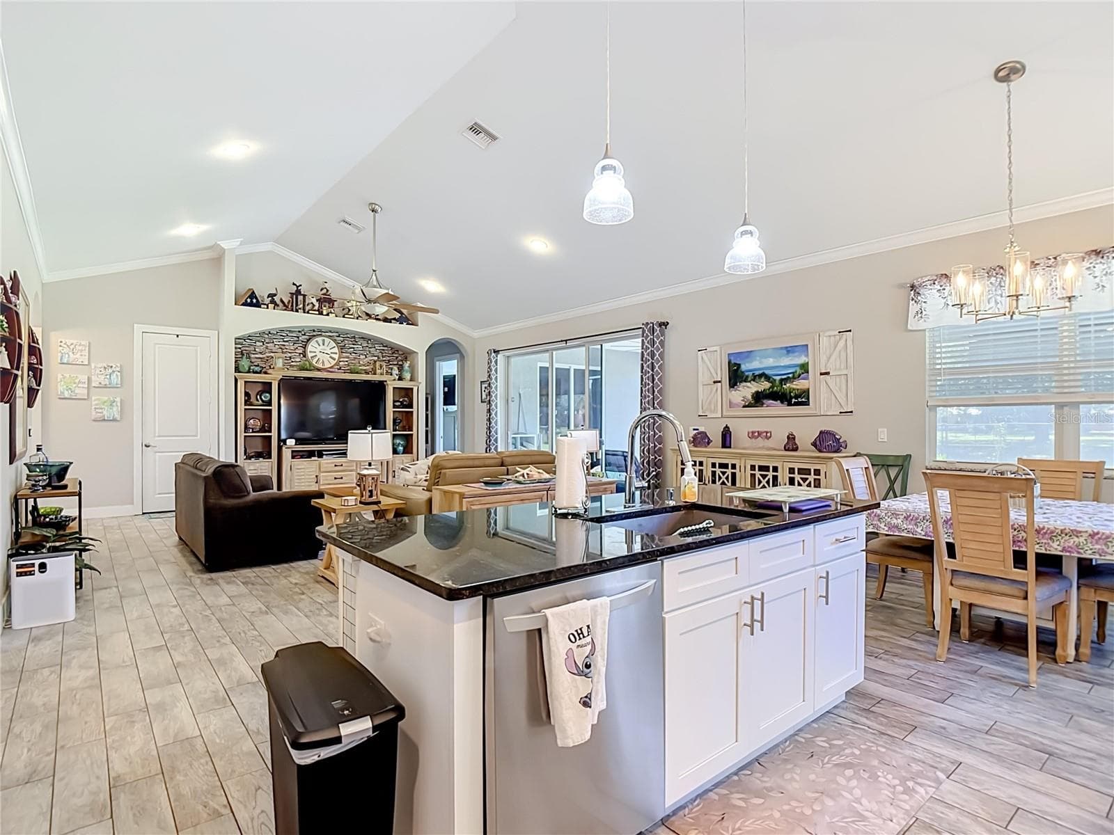 Single Family Residence at 108 OAK KNOLLS CIR, SEBRING, photo 16 of 74