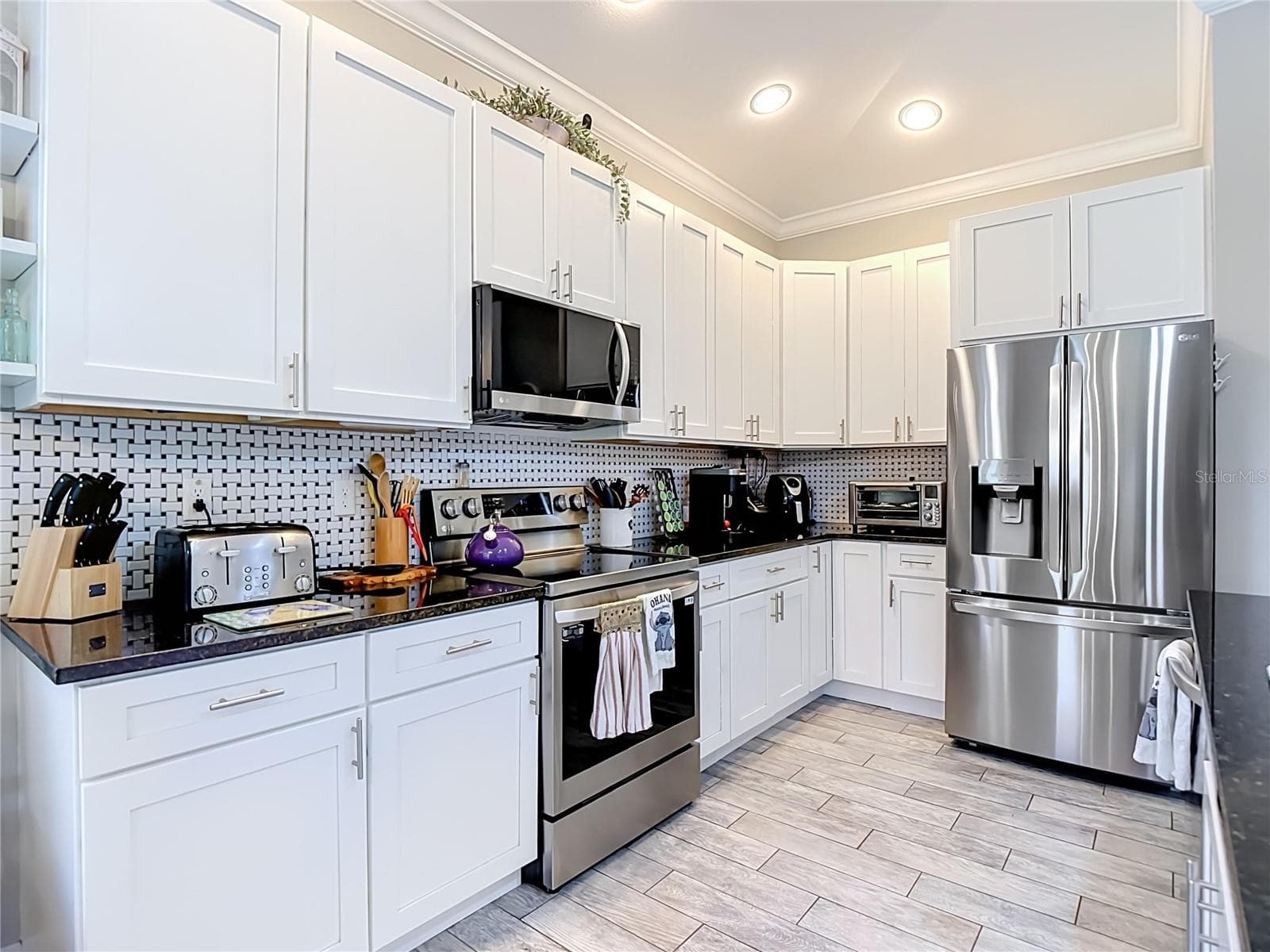 Single Family Residence at 108 OAK KNOLLS CIR, SEBRING, photo 19 of 74