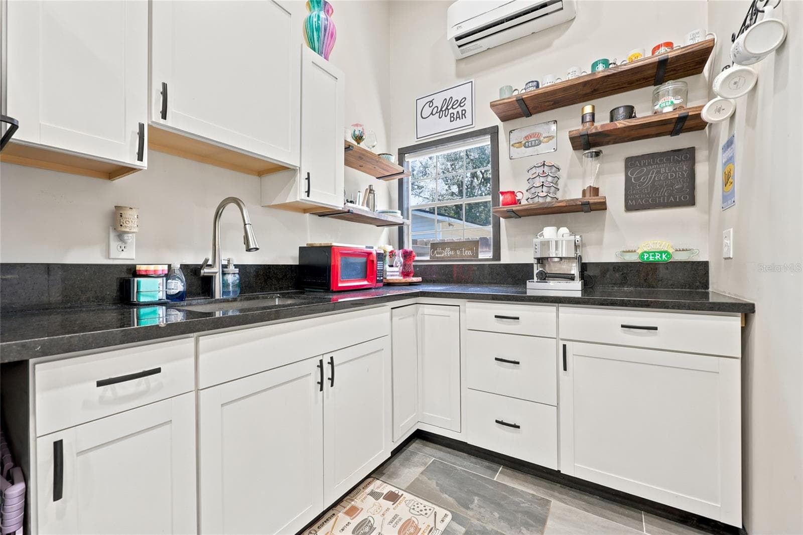 Detached 1 bedroom apartment. - 7417 NW COUNTY ROAD 235, ALACHUA