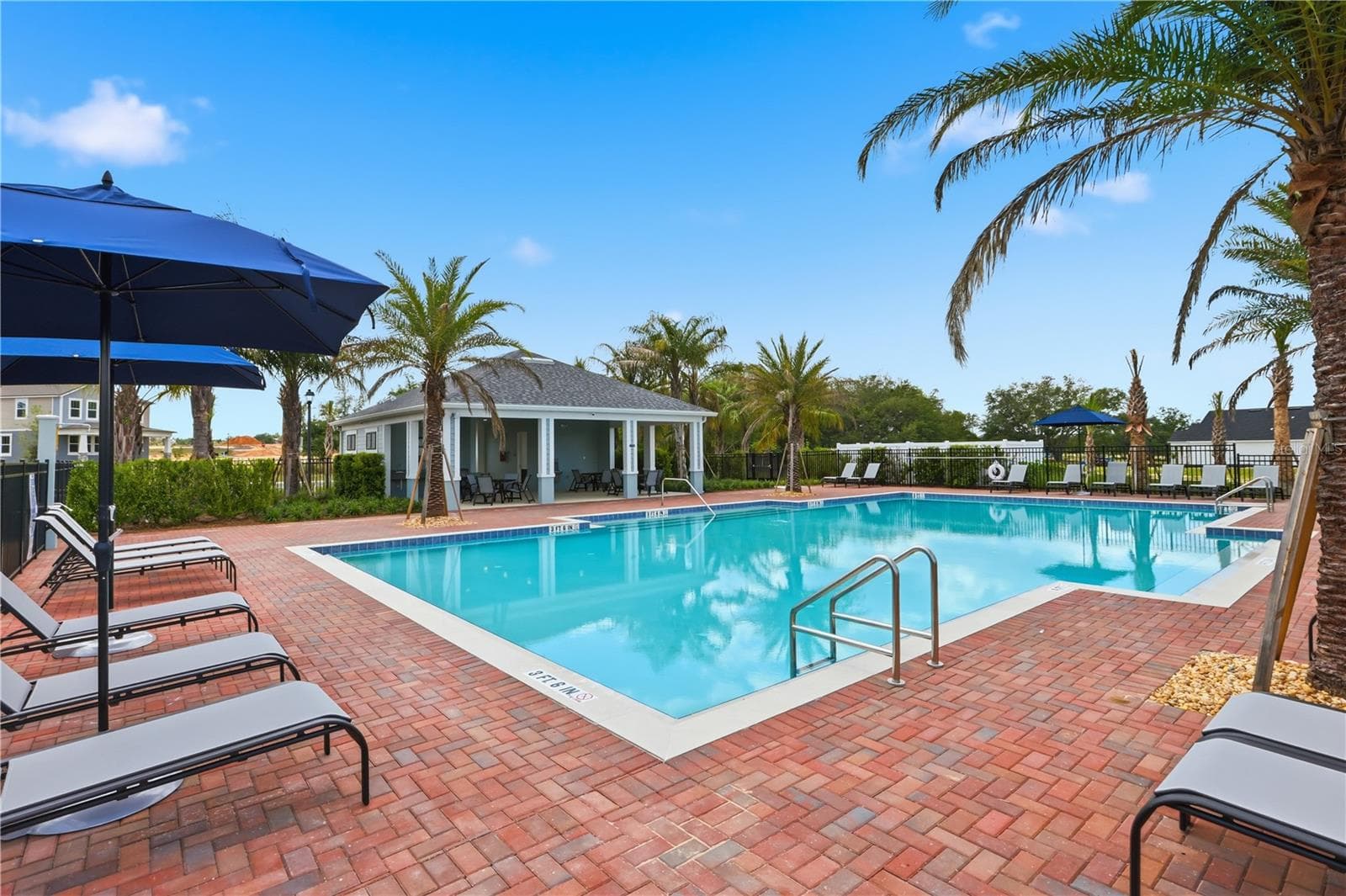Rainwood Community Pool - 137 GREENHOUSE GROVE ST, GROVELAND