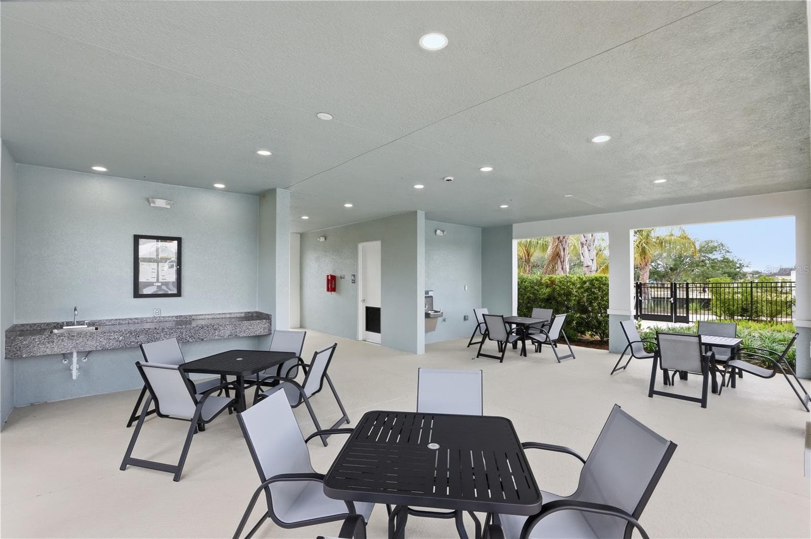 Rainwood Community Pool House - 137 GREENHOUSE GROVE ST, GROVELAND