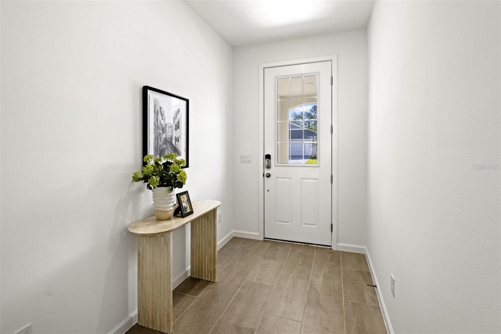 Alafia Foyer - 141 GREENHOUSE GROVE ST, GROVELAND