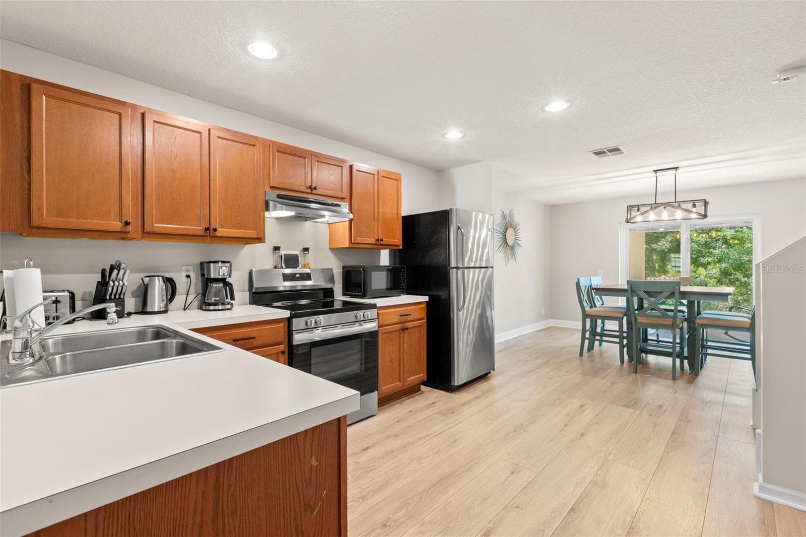 Townhouse at 2523 SANDY BEACH LN, CLEARWATER, photo 11 of 45