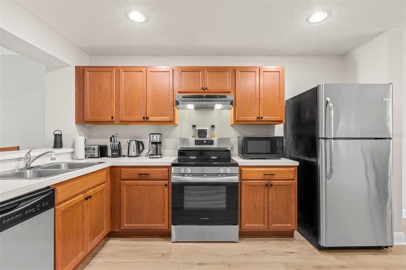 Townhouse at 2523 SANDY BEACH LN, CLEARWATER, photo 12 of 45