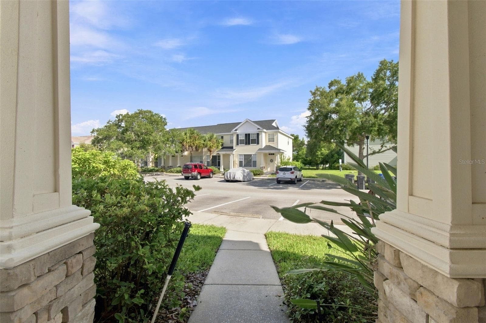 Townhouse at 12225 COUNTRY WHITE CIR, TAMPA, photo 3 of 77