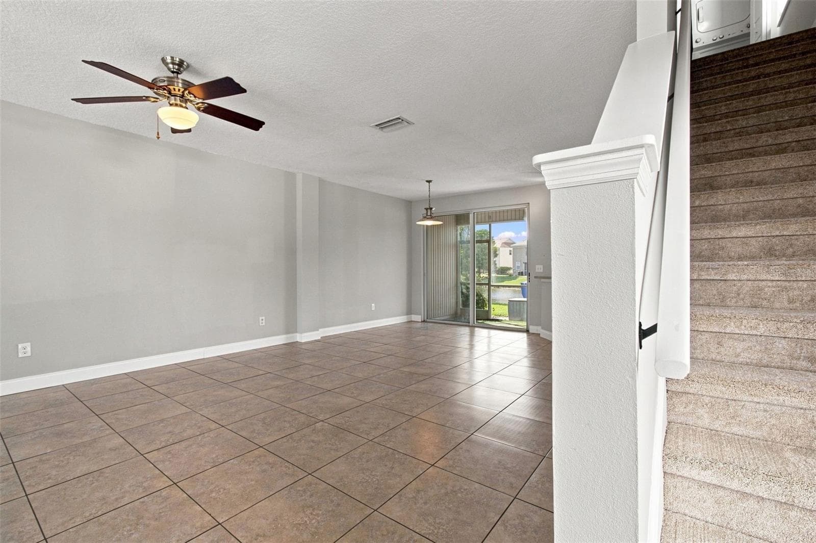 Townhouse at 12225 COUNTRY WHITE CIR, TAMPA, photo 4 of 77