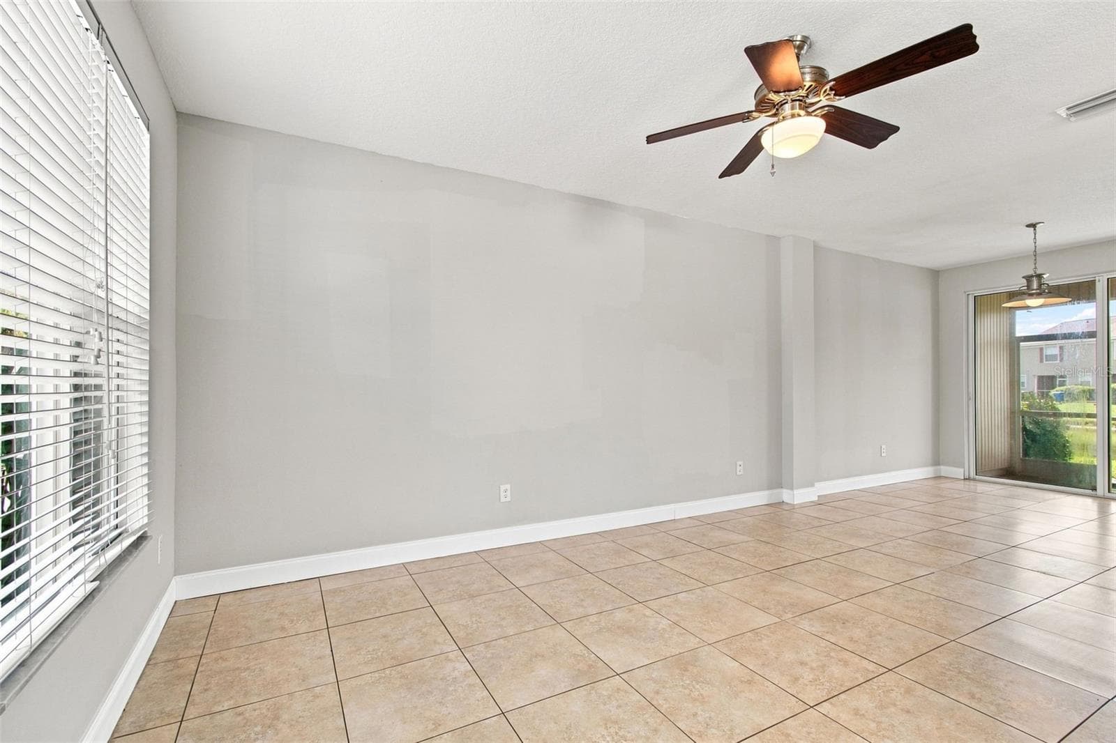 Townhouse at 12225 COUNTRY WHITE CIR, TAMPA, photo 5 of 77