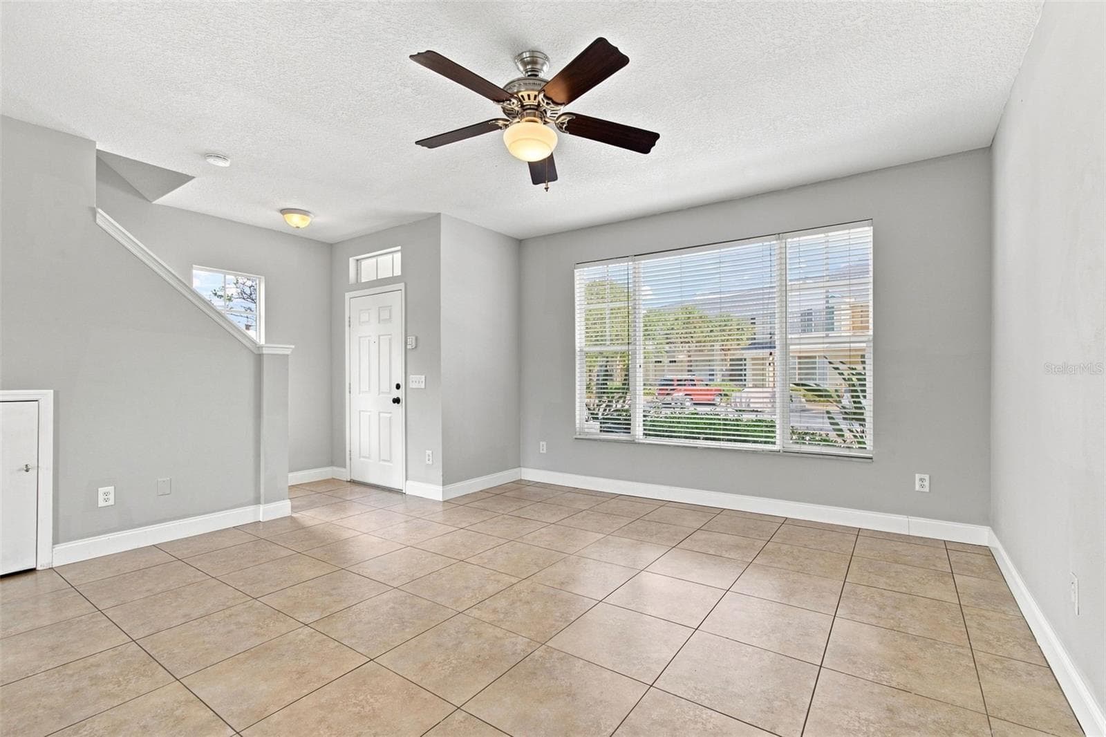 Townhouse at 12225 COUNTRY WHITE CIR, TAMPA, photo 7 of 77