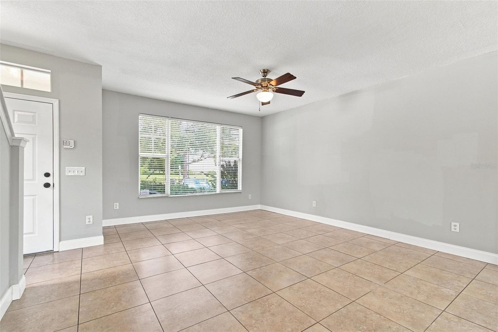 Townhouse at 12225 COUNTRY WHITE CIR, TAMPA, photo 8 of 77
