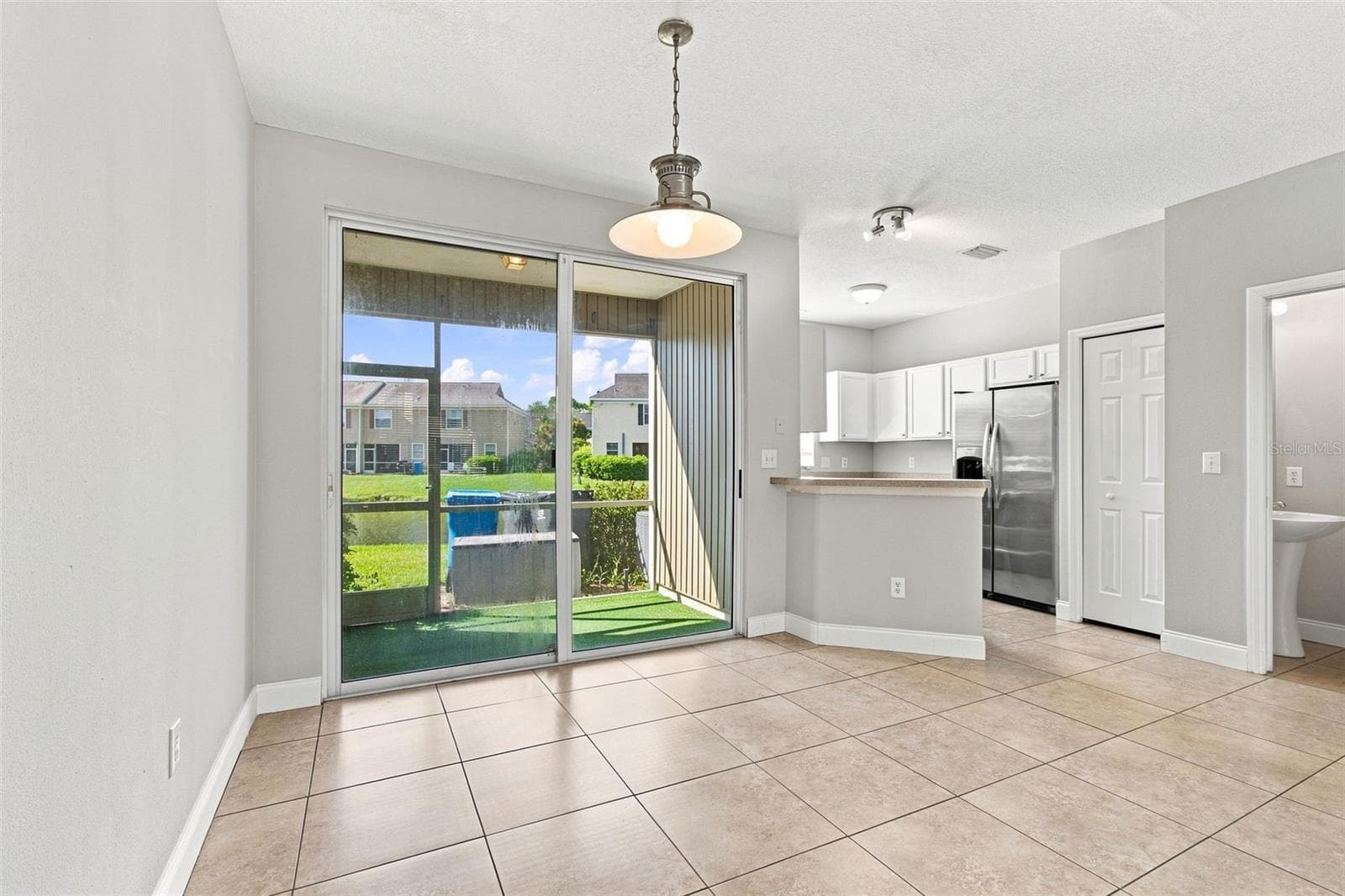 Townhouse at 12225 COUNTRY WHITE CIR, TAMPA, photo 9 of 77