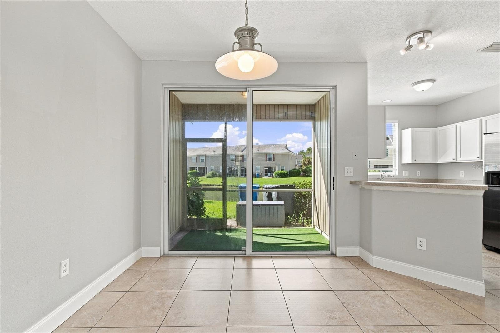 Townhouse at 12225 COUNTRY WHITE CIR, TAMPA, photo 11 of 77