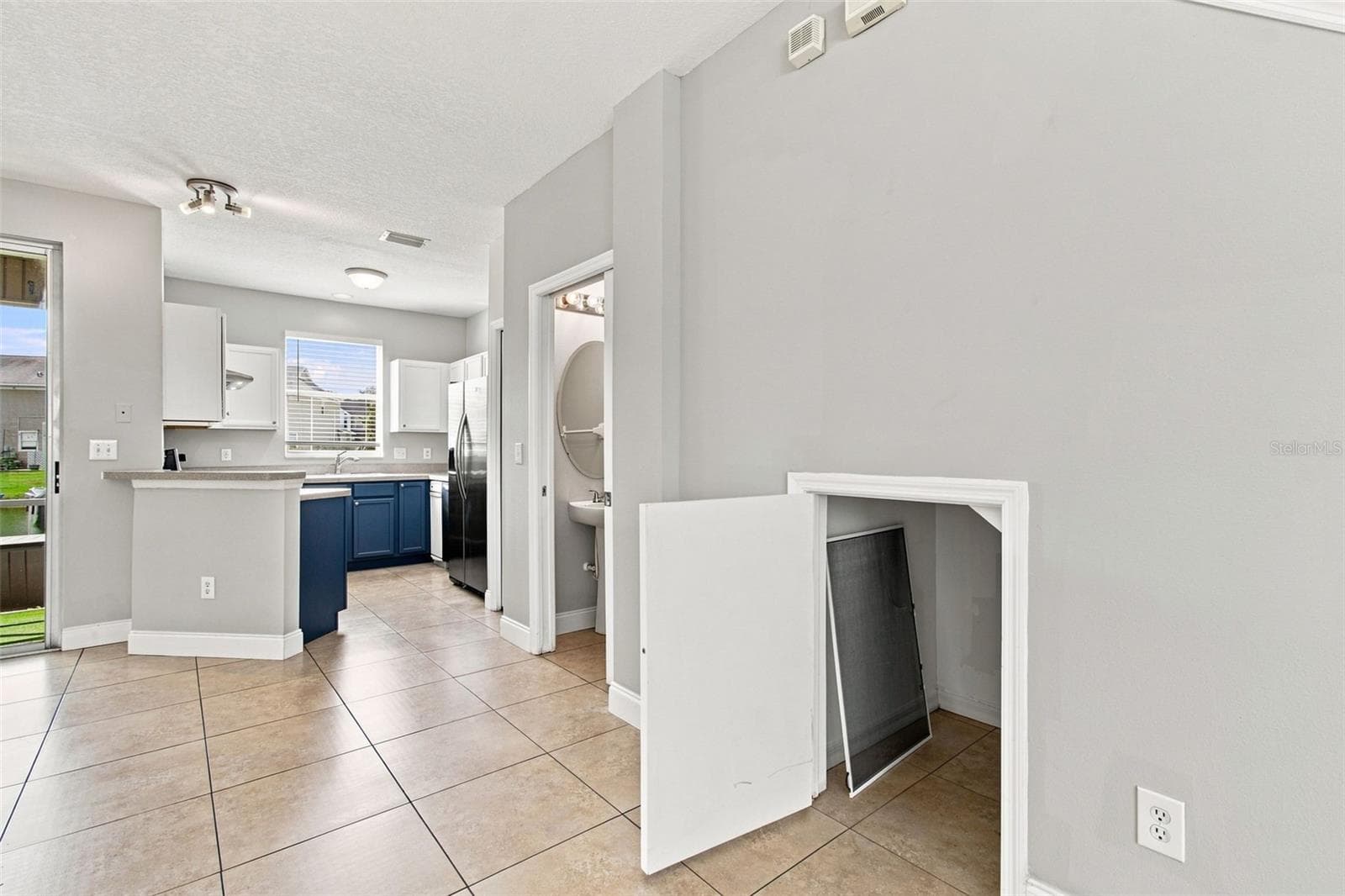 Townhouse at 12225 COUNTRY WHITE CIR, TAMPA, photo 12 of 77