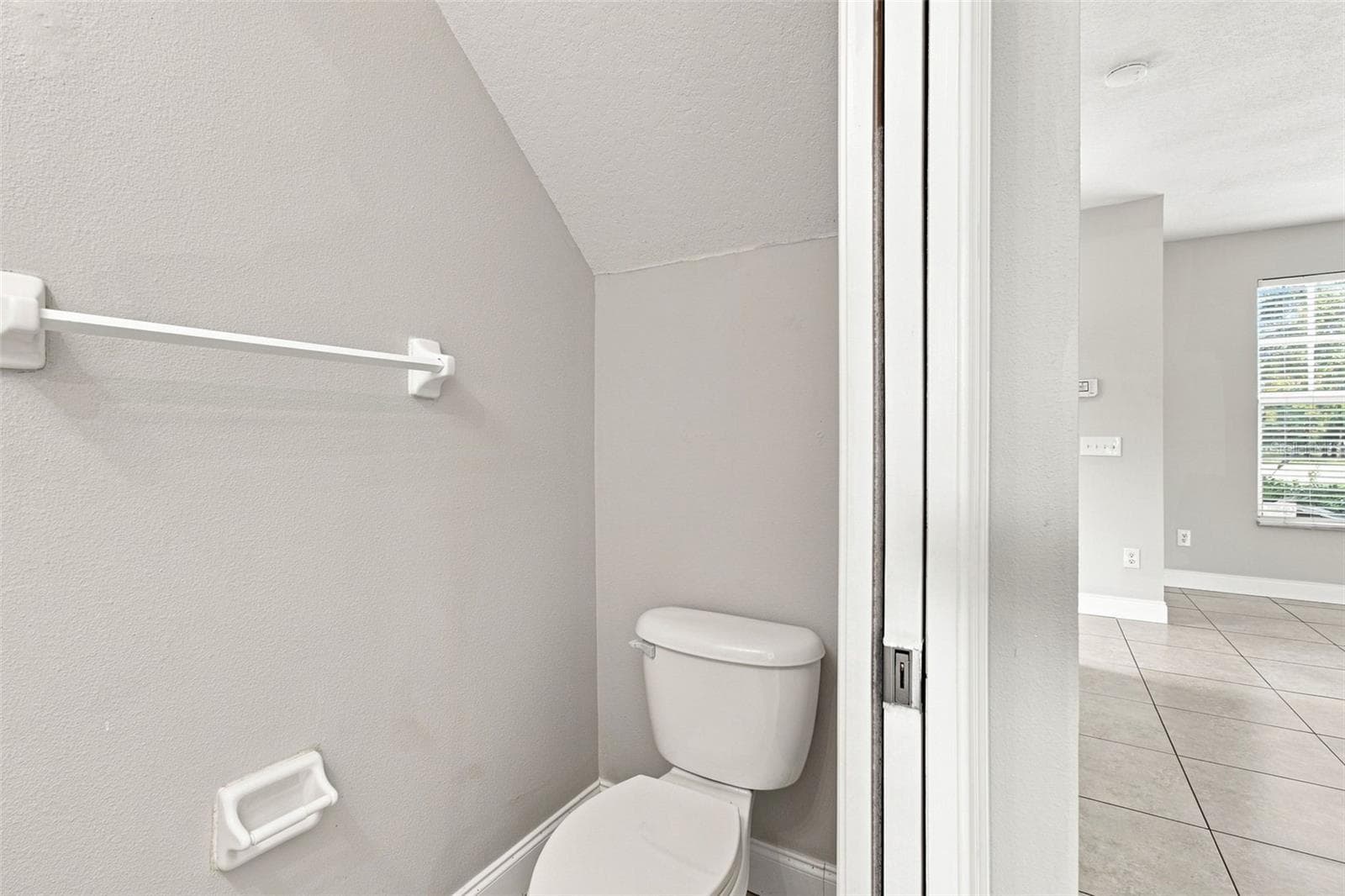 Townhouse at 12225 COUNTRY WHITE CIR, TAMPA, photo 14 of 77