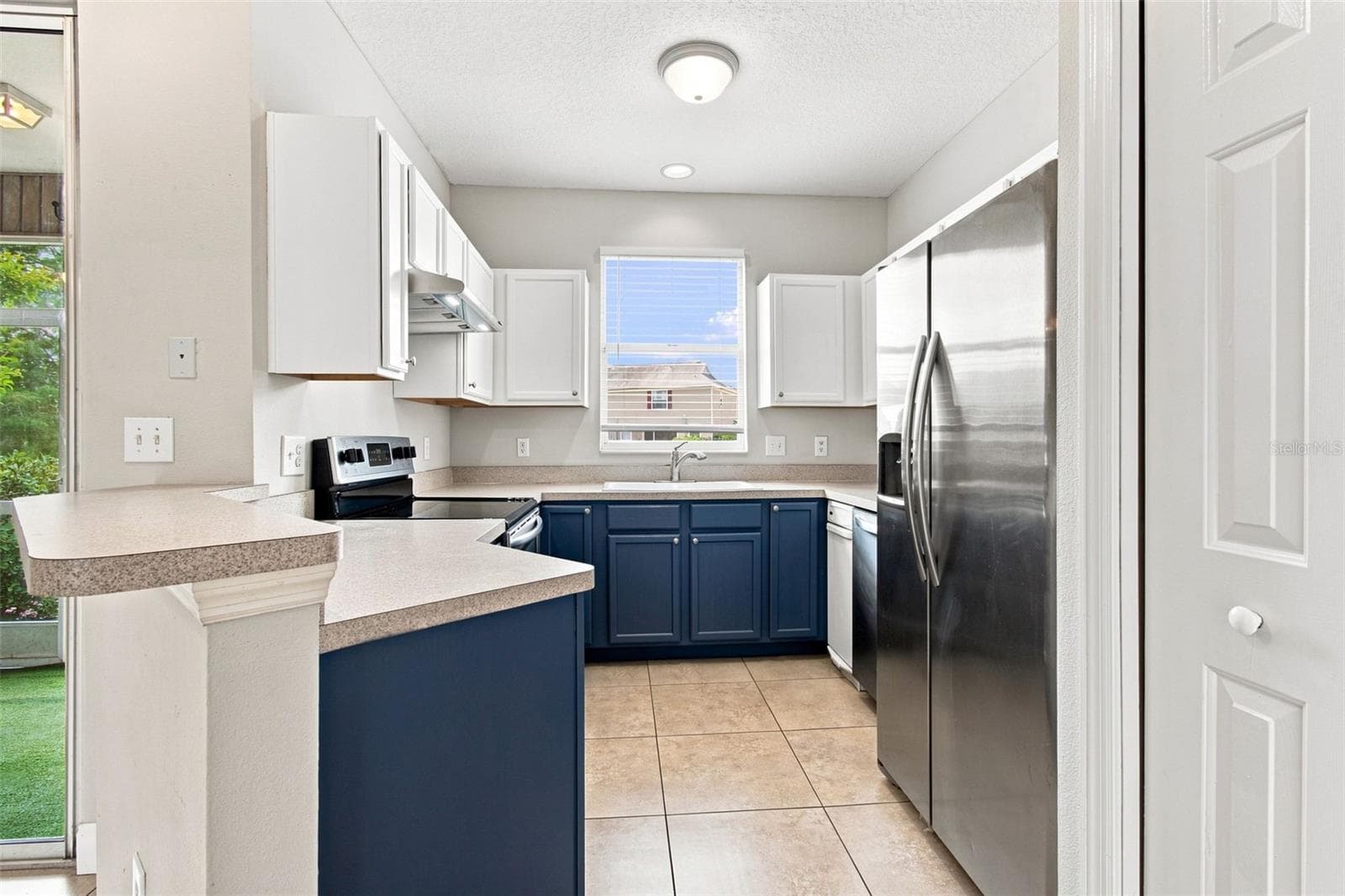 Townhouse at 12225 COUNTRY WHITE CIR, TAMPA, photo 15 of 77