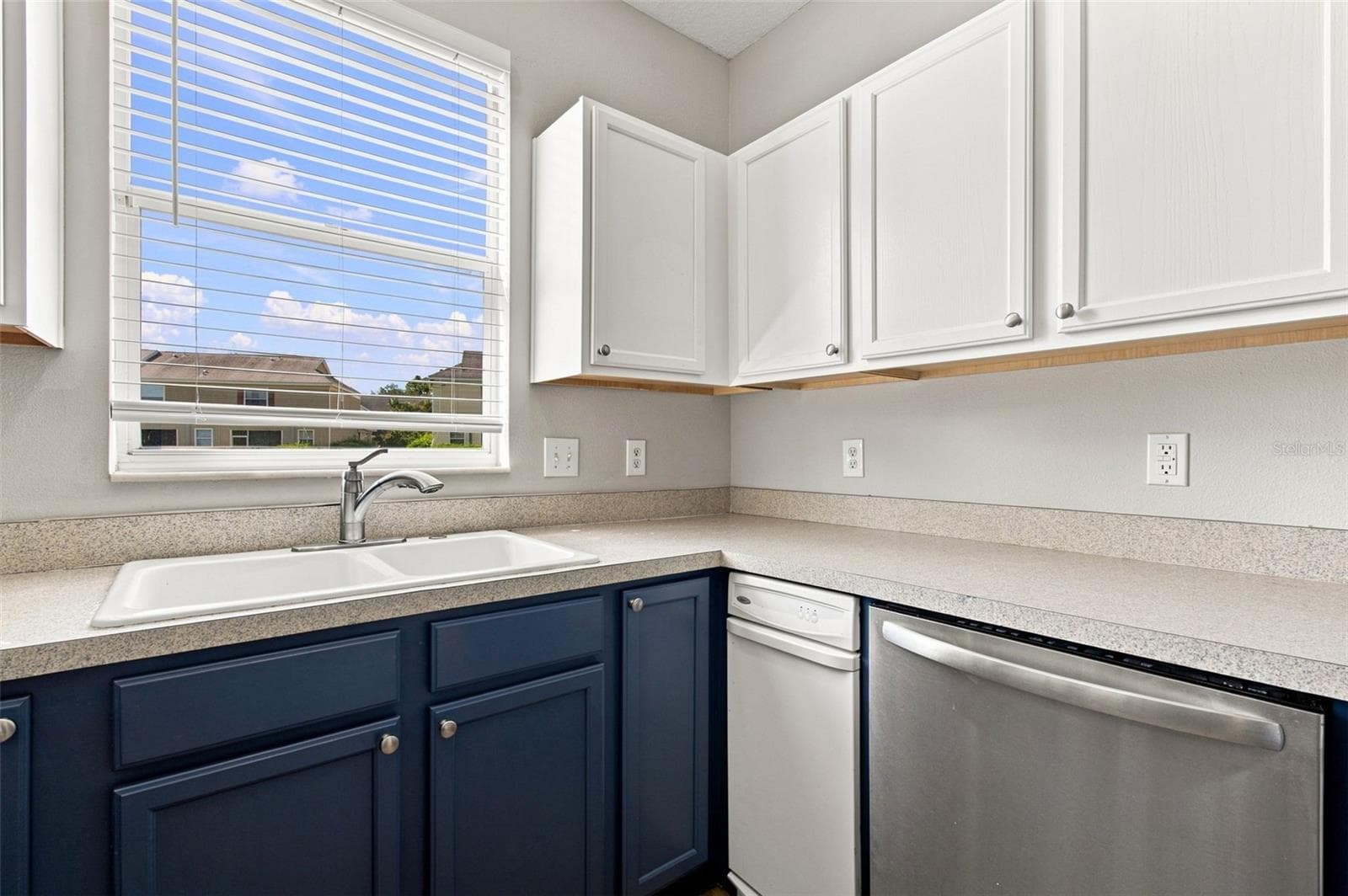 Townhouse at 12225 COUNTRY WHITE CIR, TAMPA, photo 18 of 77