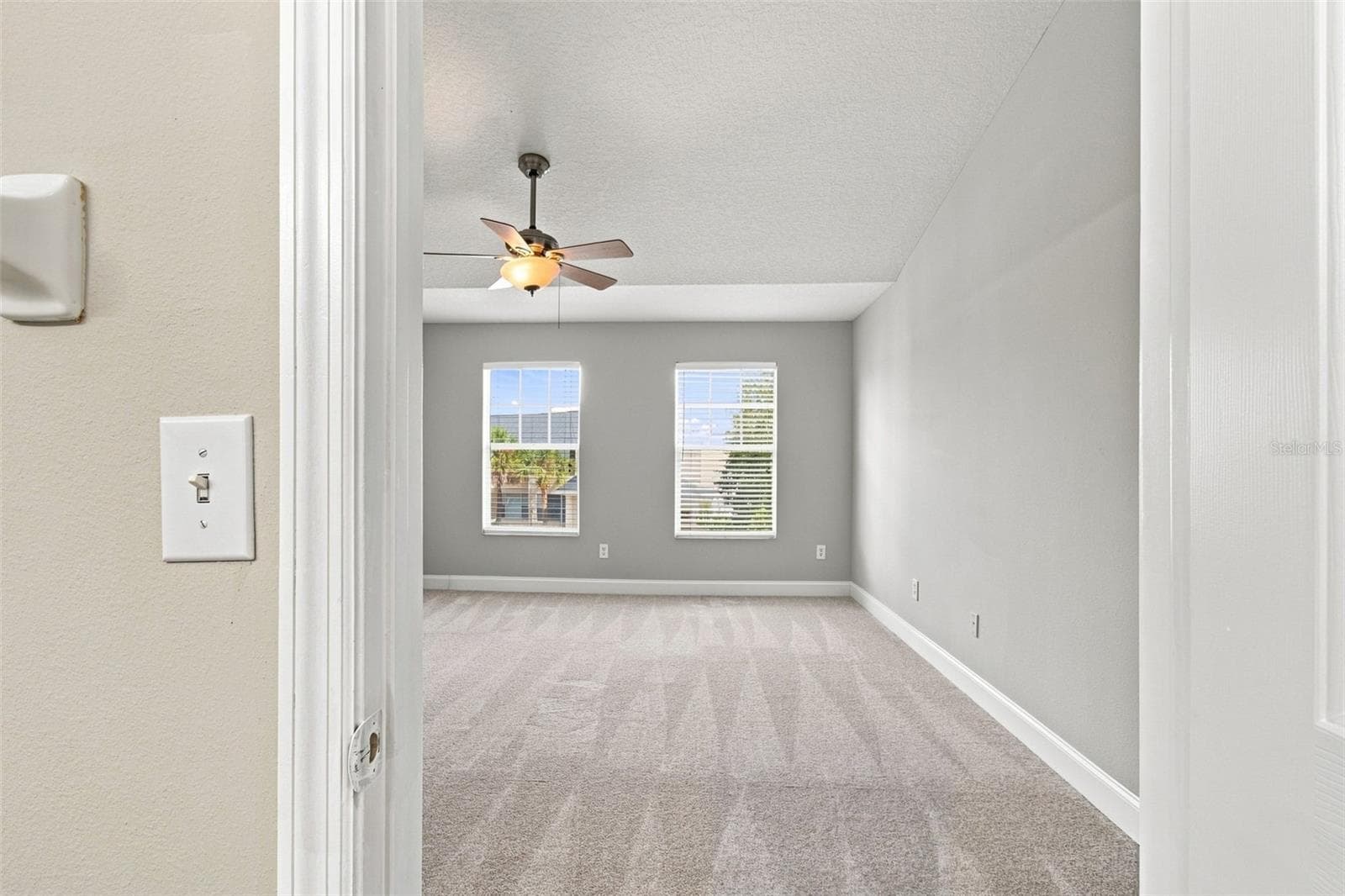 Townhouse at 12225 COUNTRY WHITE CIR, TAMPA, photo 32 of 77