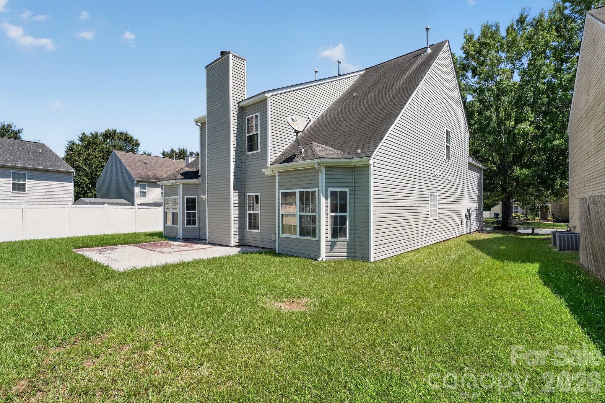 Single Family Residence at 3006 Royal Troon Drive, Matthews, photo 4 of 26