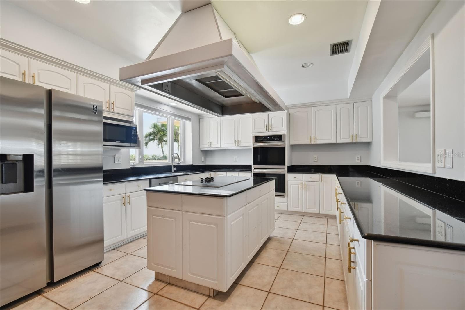 Single Family Residence at 1520 GULF BLVD, BELLEAIR BEACH, photo 9 of 62