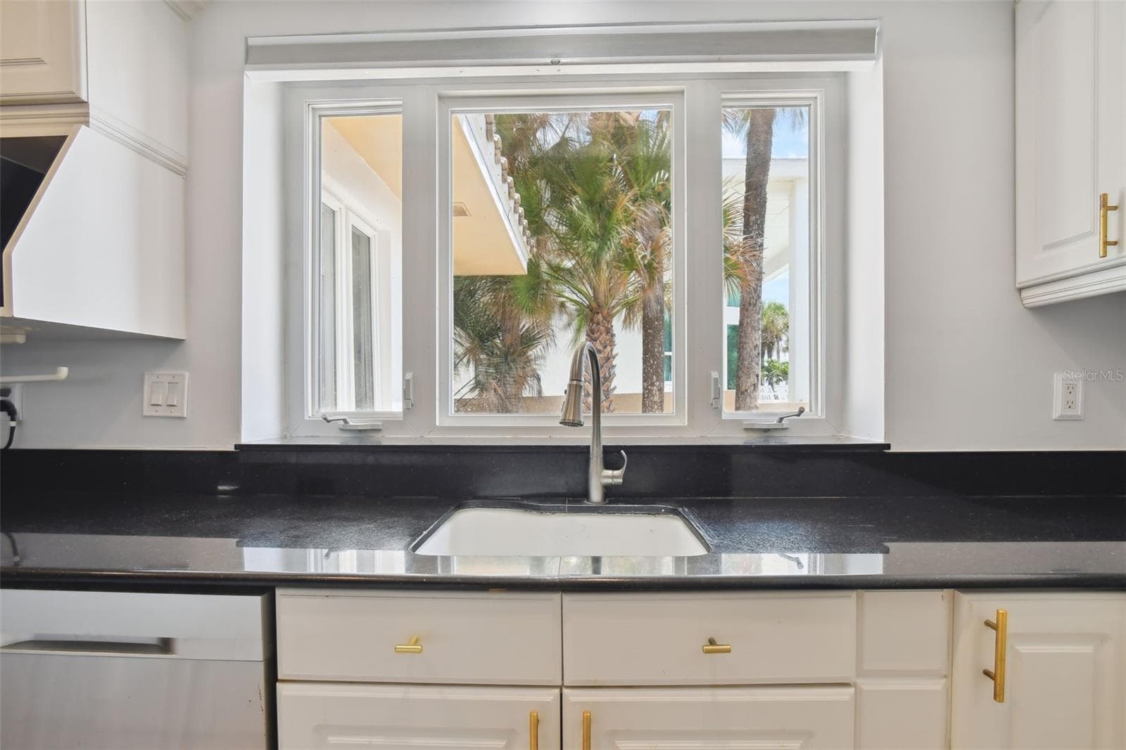 Single Family Residence at 1520 GULF BLVD, BELLEAIR BEACH, photo 12 of 62