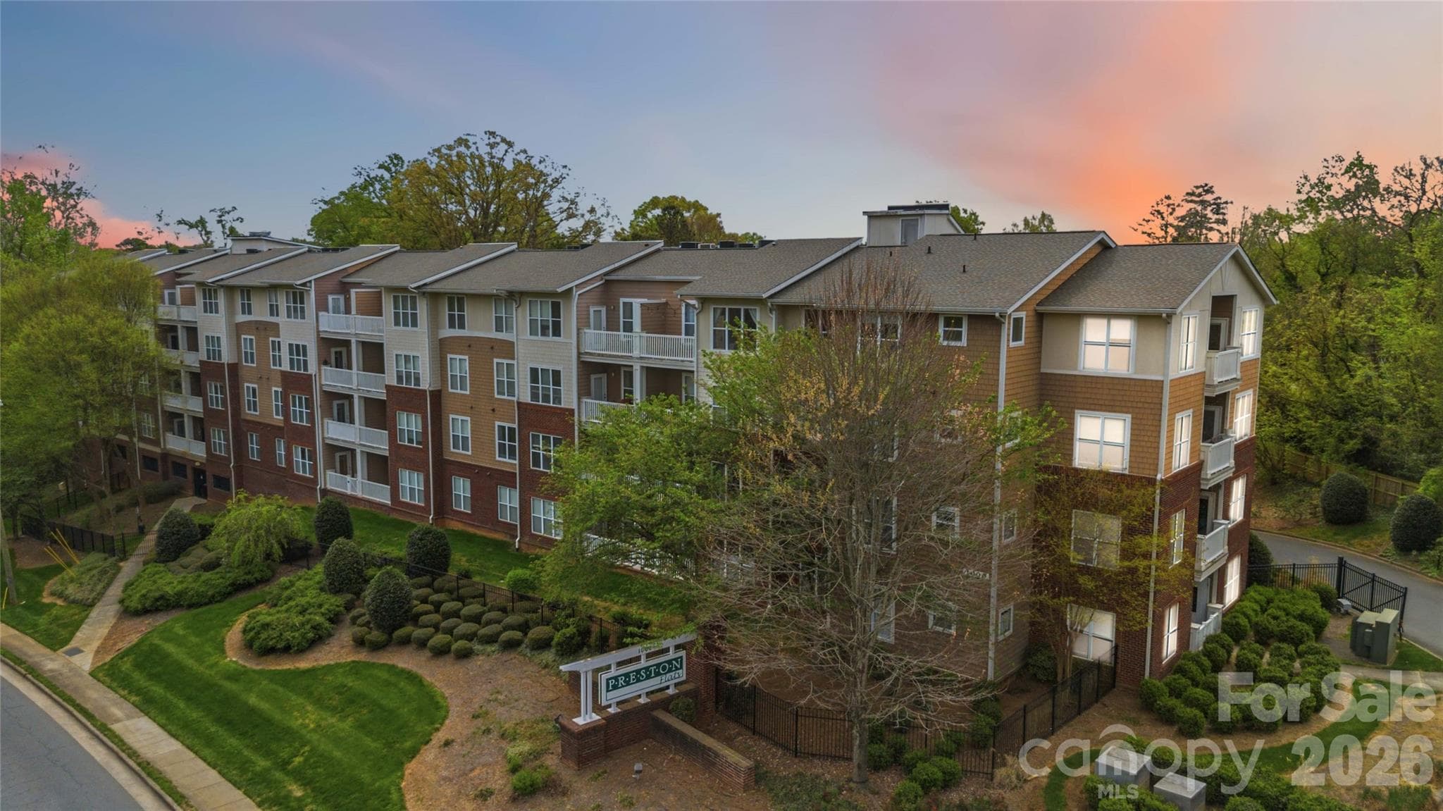 Condominium at 1000 E Woodlawn Road, Charlotte, photo 35 of 42