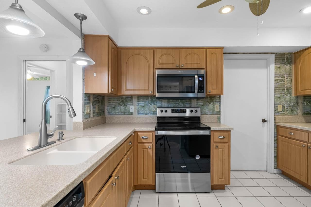 Single Family Residence at 1001 ARDMORE WAY, SUN CITY CENTER, photo 17 of 67