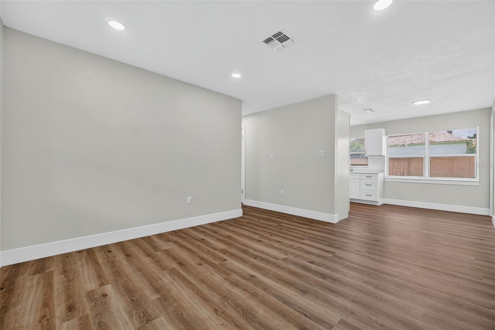Single Family Residence at 655 TRAVIS CT, BARTOW, photo 6 of 38