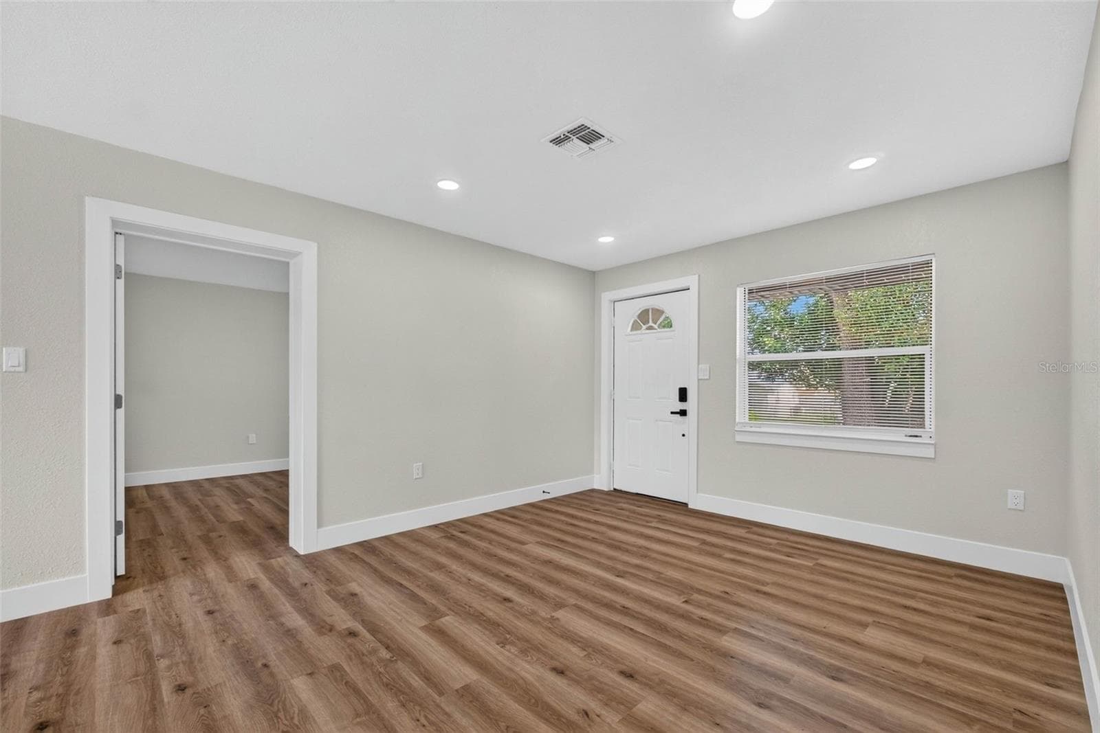 Single Family Residence at 655 TRAVIS CT, BARTOW, photo 8 of 38