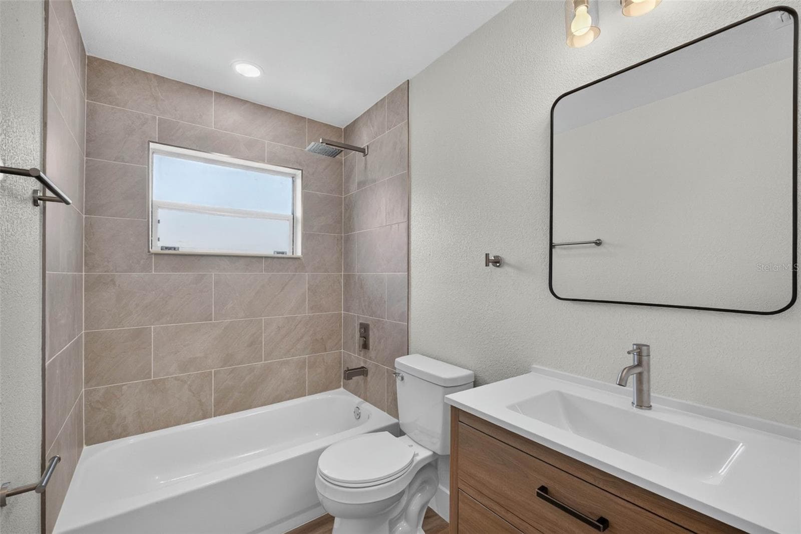 BATHROOM 2 - 655 TRAVIS CT, BARTOW