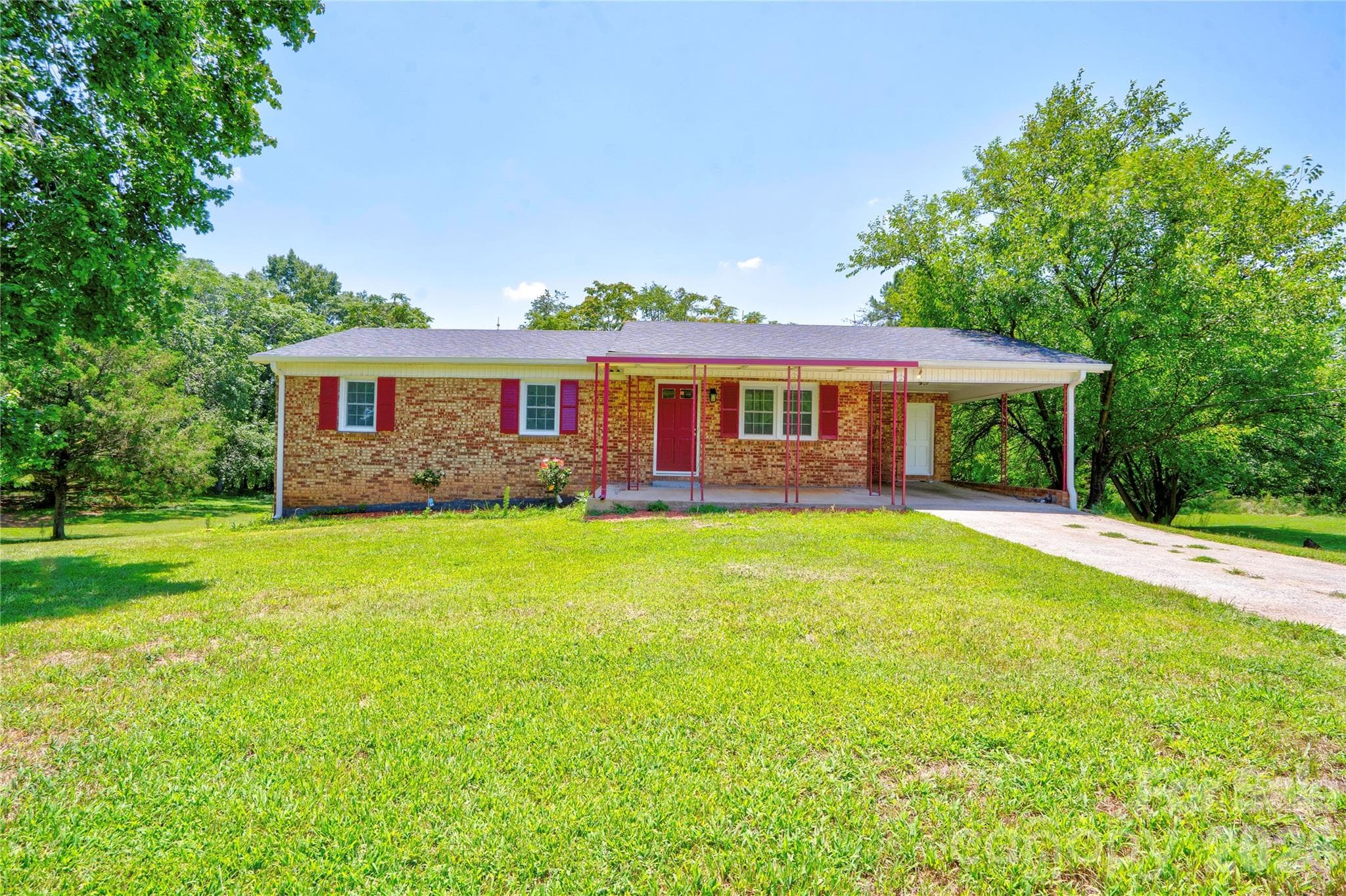Single Family Residence at 231 London Road, Lawndale, photo 4 of 86