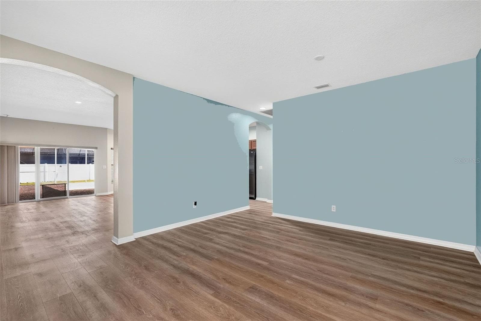 Formal dining off of the entryway and kitchen. - 319 19TH ST NW, RUSKIN