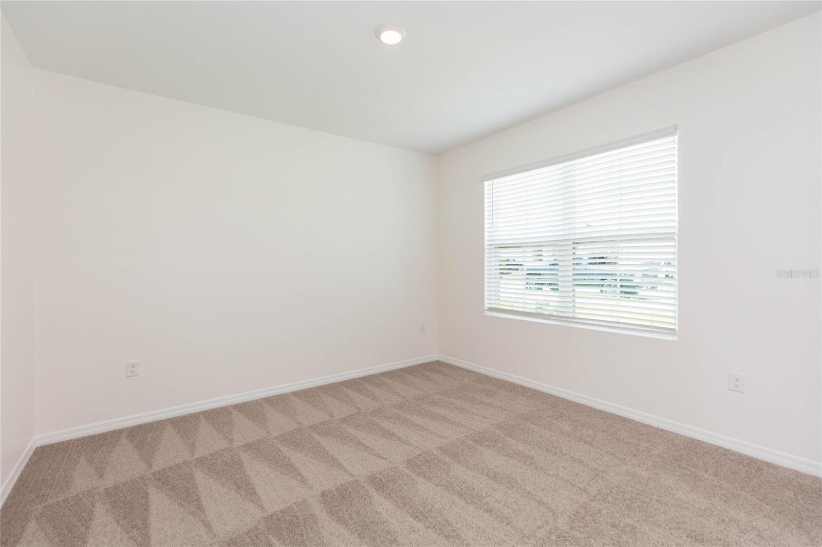 Single Family Residence at 478 AUTUMN STREAM DR, AUBURNDALE, photo 9 of 44