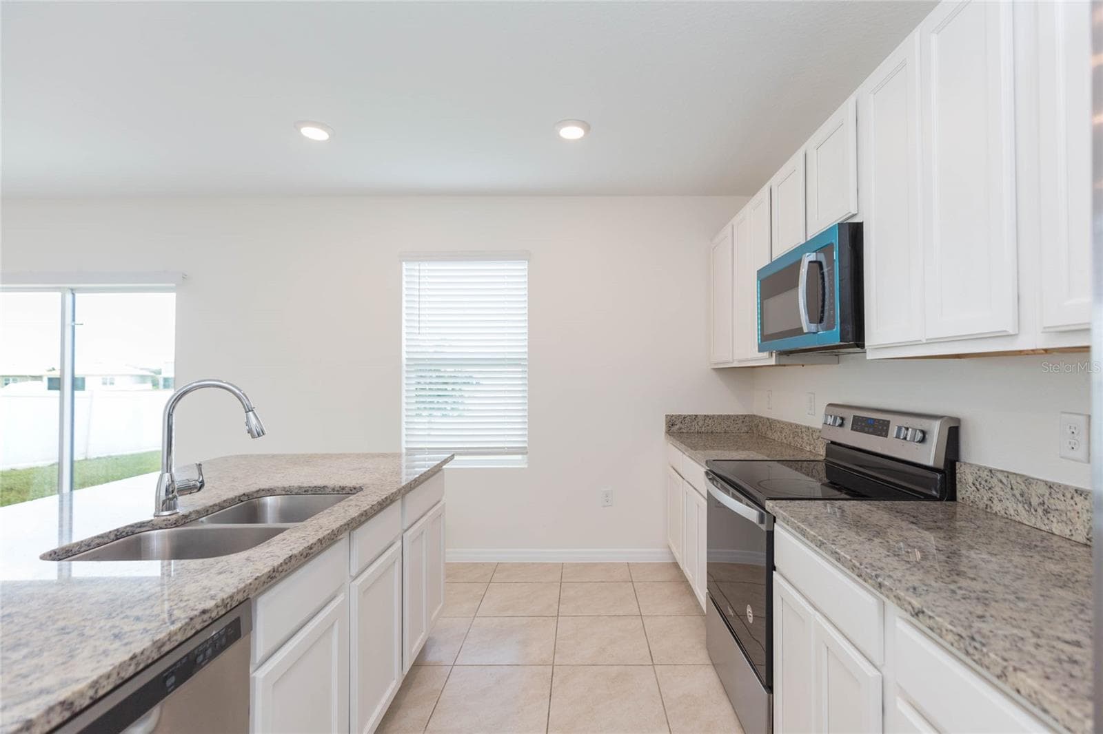 NEW MICROWAVE - 478 AUTUMN STREAM DR, AUBURNDALE