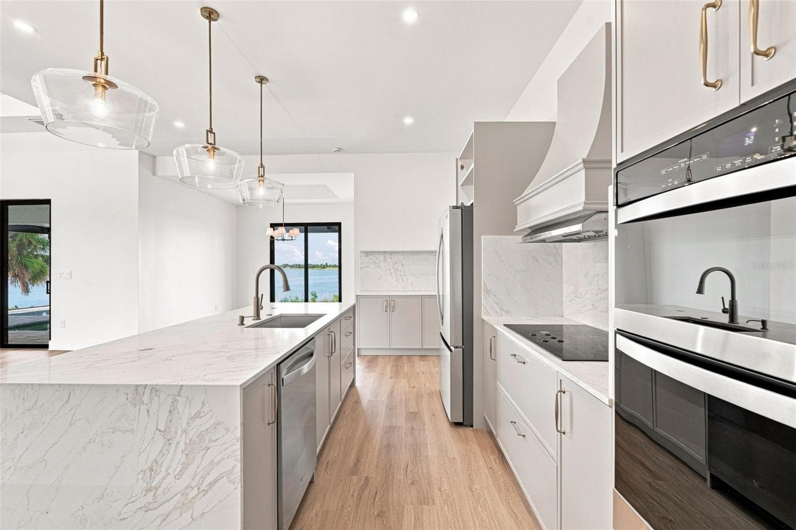 Gourmet Kitchen with Quartz Countertops & Designer Pendants - 44 SUNFLOWER DR, PLACIDA