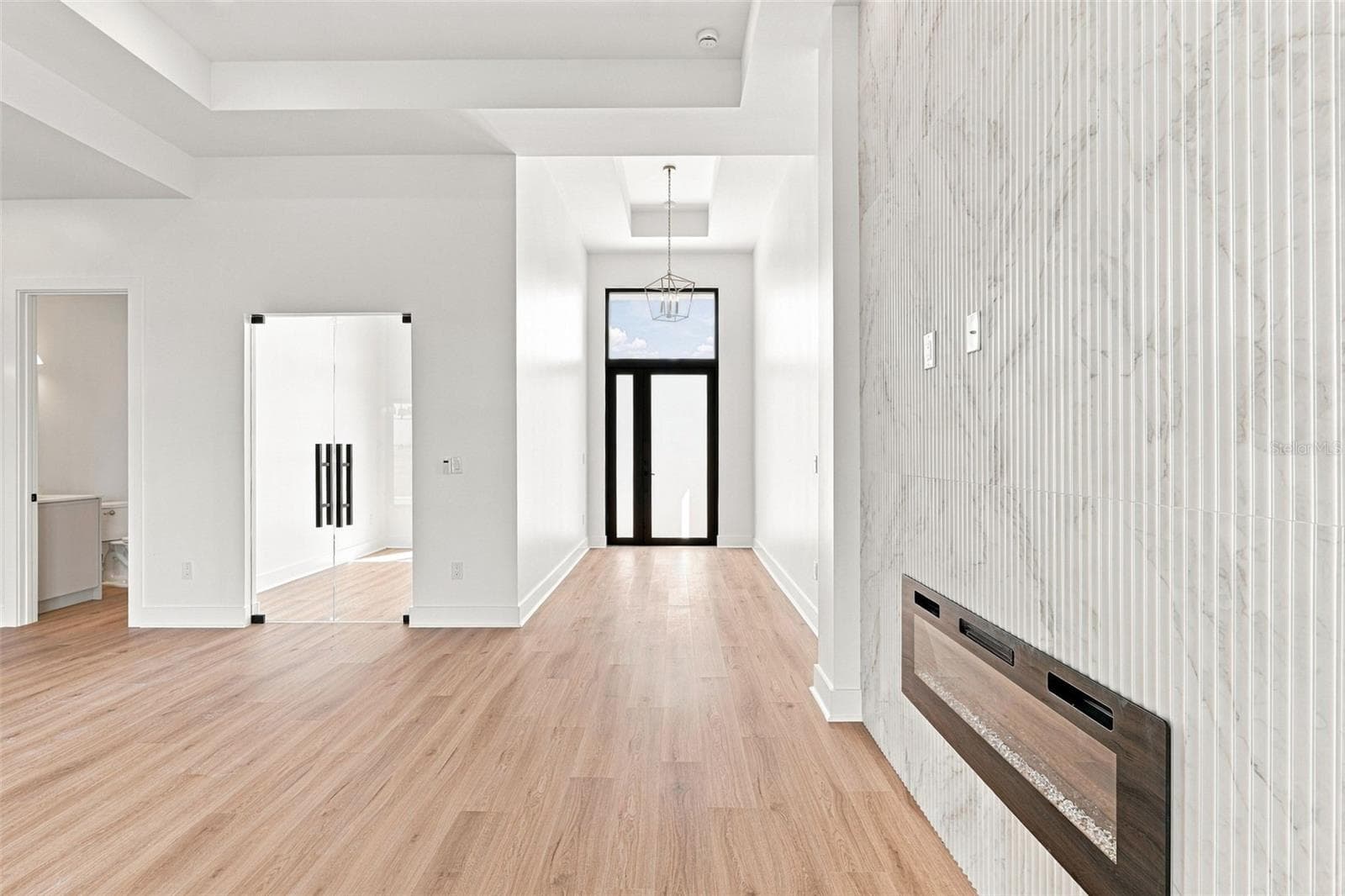 Bright Foyer with Striking Windows - 44 SUNFLOWER DR, PLACIDA