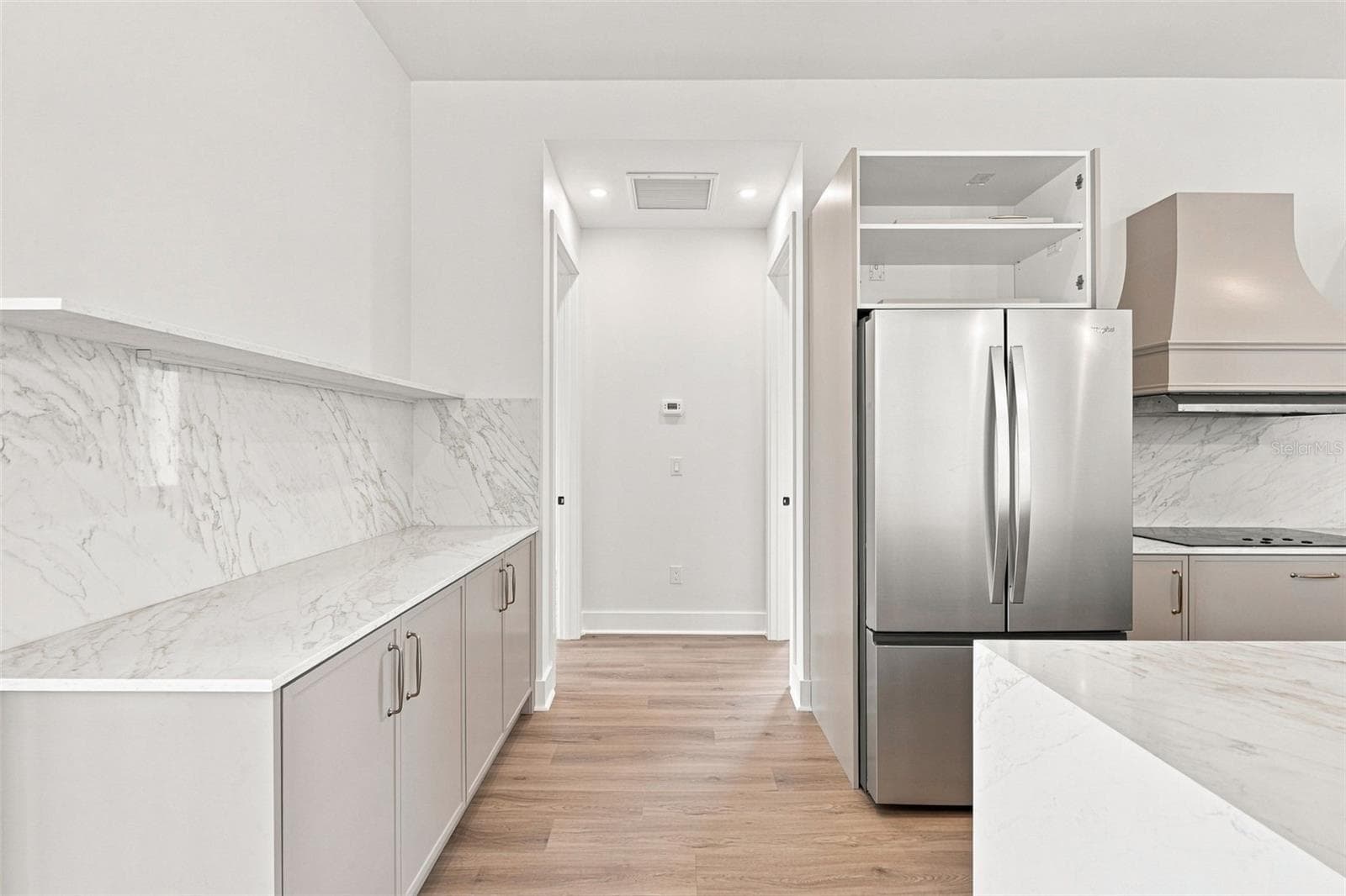 Sleek Chef's Kitchen with Premium Appliances - 44 SUNFLOWER DR, PLACIDA