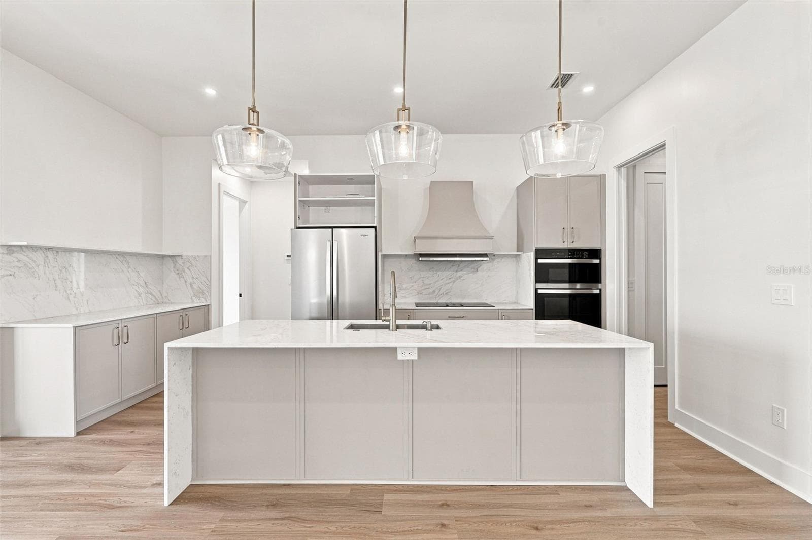 Luxury Kitchen with Waterfall Island & Waterfront Views - 44 SUNFLOWER DR, PLACIDA